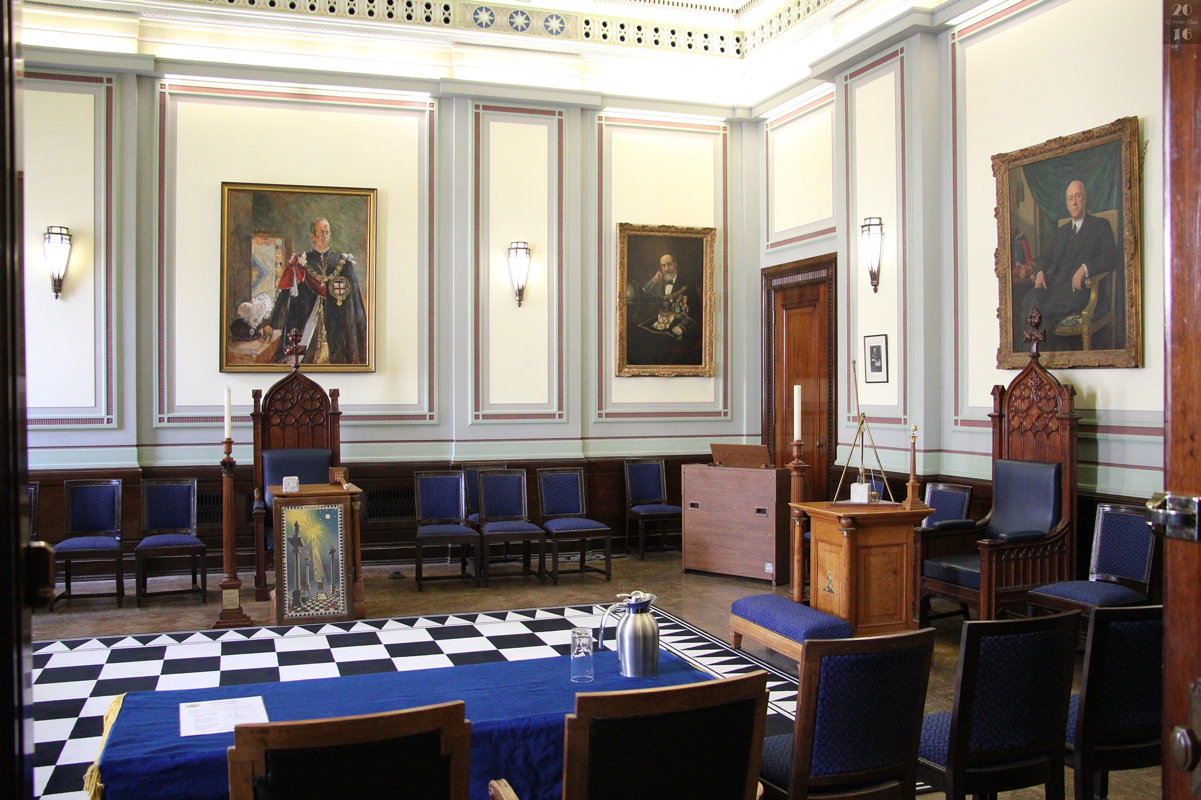 Uma das salas de reuniões dos maçons, na Grande Loja Unida da Inglaterra, em Londres.