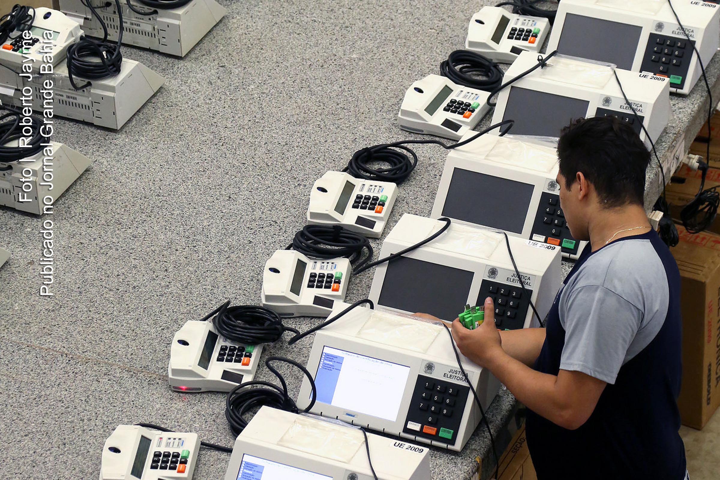 Saída de figura como Luciano Huck é sintomática da dificuldade de alguém de fora do quadro político entrar na corrida e deve desestimular candidaturas similares. Pleito pode ficar novamente restrito a velhos nomes.