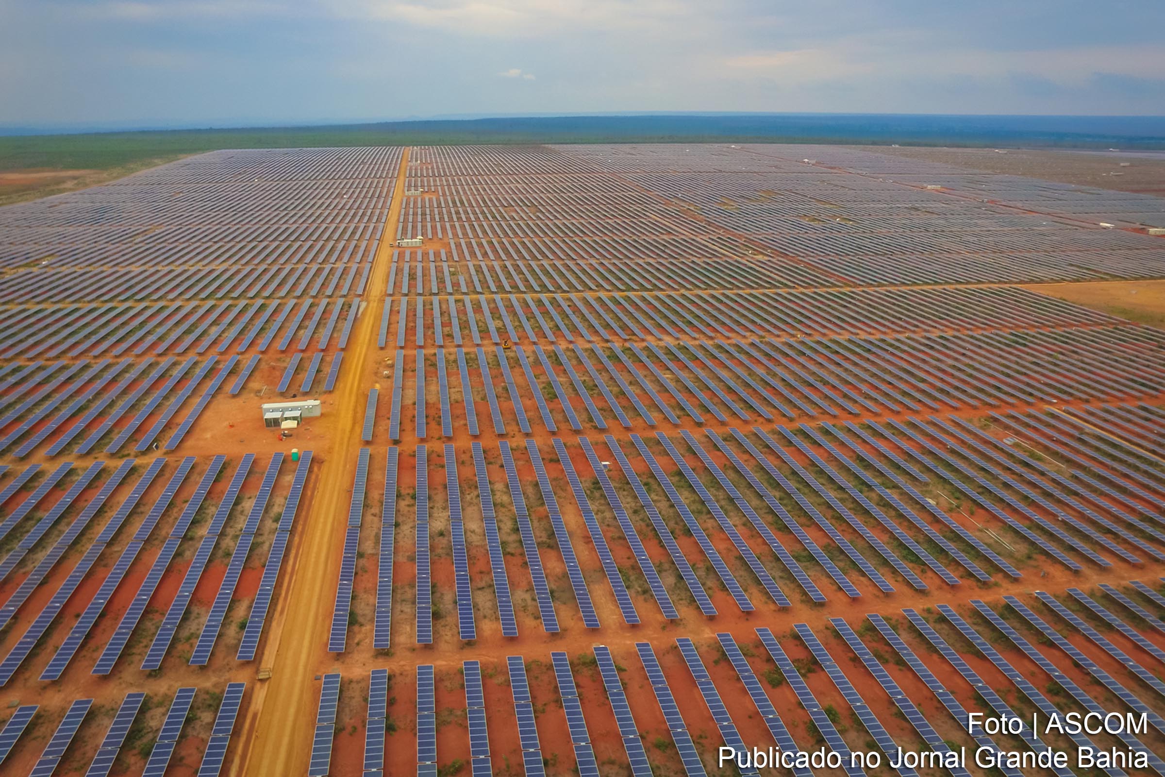 Vista aérea do Parque Solar Horizonte, em Tabocas do Brejo Velho. Localizado na Bahia, o parque de 103 MW será capaz de produzir 220 GWh por ano quando estiver operando plenamente.