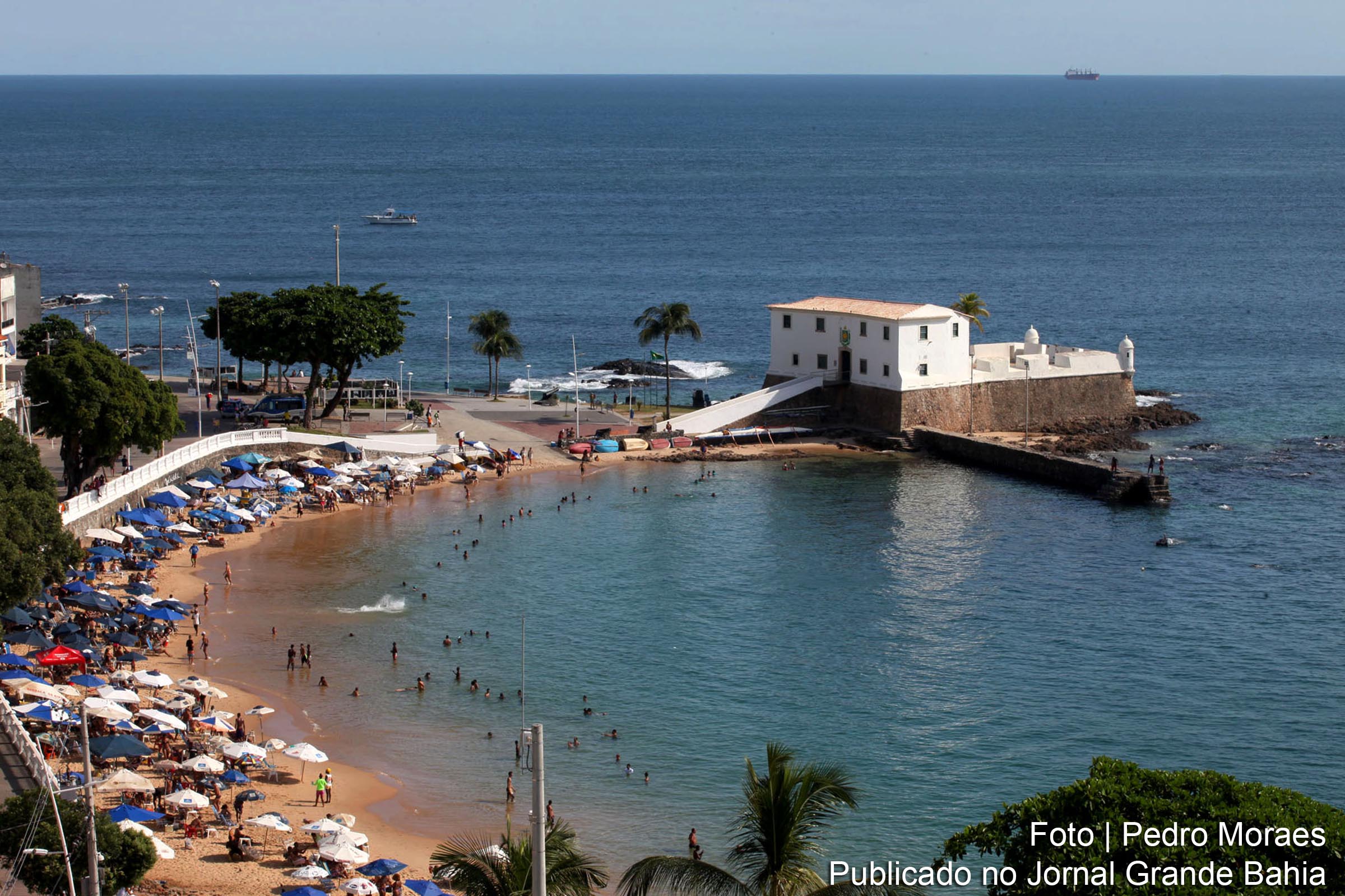 O Forte de Santa Maria localiza-se ao largo da praia do Porto da Barra, no bairro da Barra, primitivo porto da cidade de Salvador, no litoral do estado da Bahia, no Brasil. Erguido a partir de 1614 com risco do engenheiro-mor e dirigente das obras de fortificação do Brasil, Francisco de Frias da Mesquita (1603-1634). Constituiu um comando unificado, entre 1624 e 1694, juntamente com o Forte de Santo Antônio da Barra e o Forte de São Diogo, com os quais cruzava fogos na defesa da barra do porto da Vila Velha, local de desembarque do primeiro donatário da Capitania (Francisco Pereira Coutinho, 1536), do primeiro governador-geral (Tomé de Sousa, 1549) e da primeira das Invasões holandesas do Brasil (Johan van Dorth, 1624). À época desta última, era comandante das três praças Paulo Coelho de Vasconcelos.