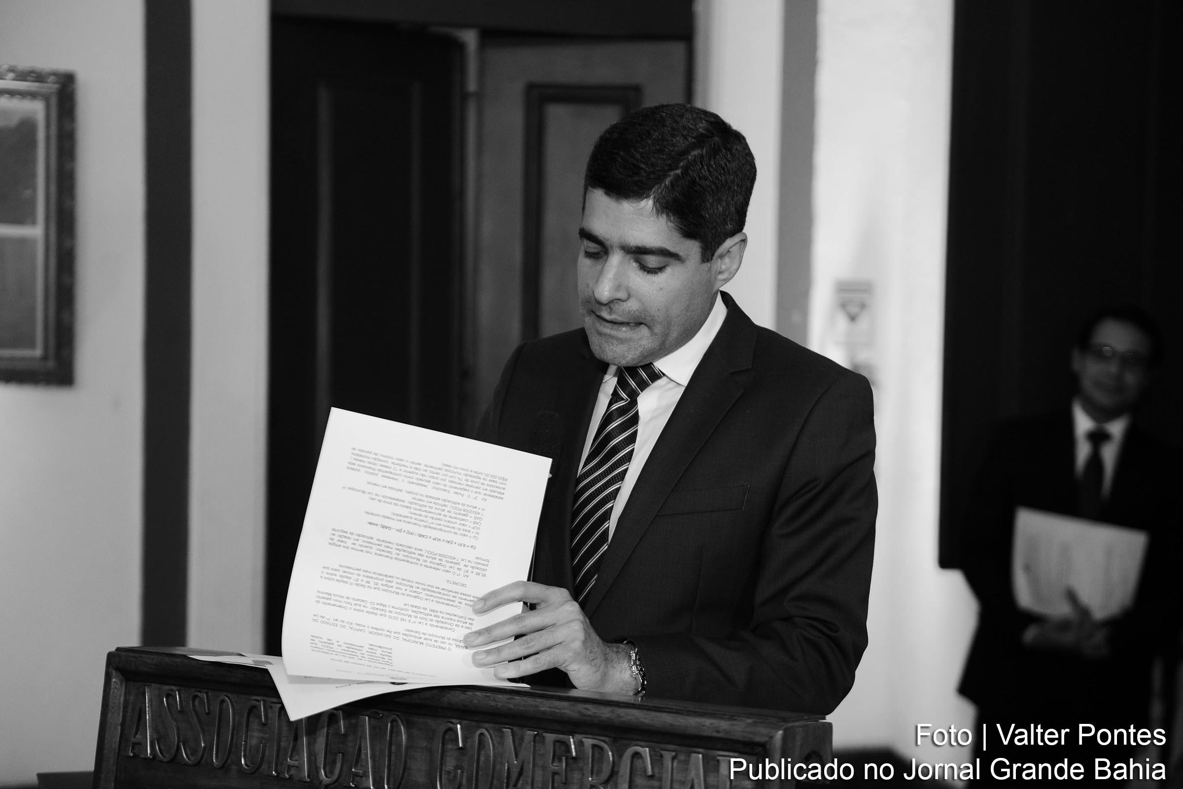 Gestão do prefeito ACM Neto é criticada por sectarismo.