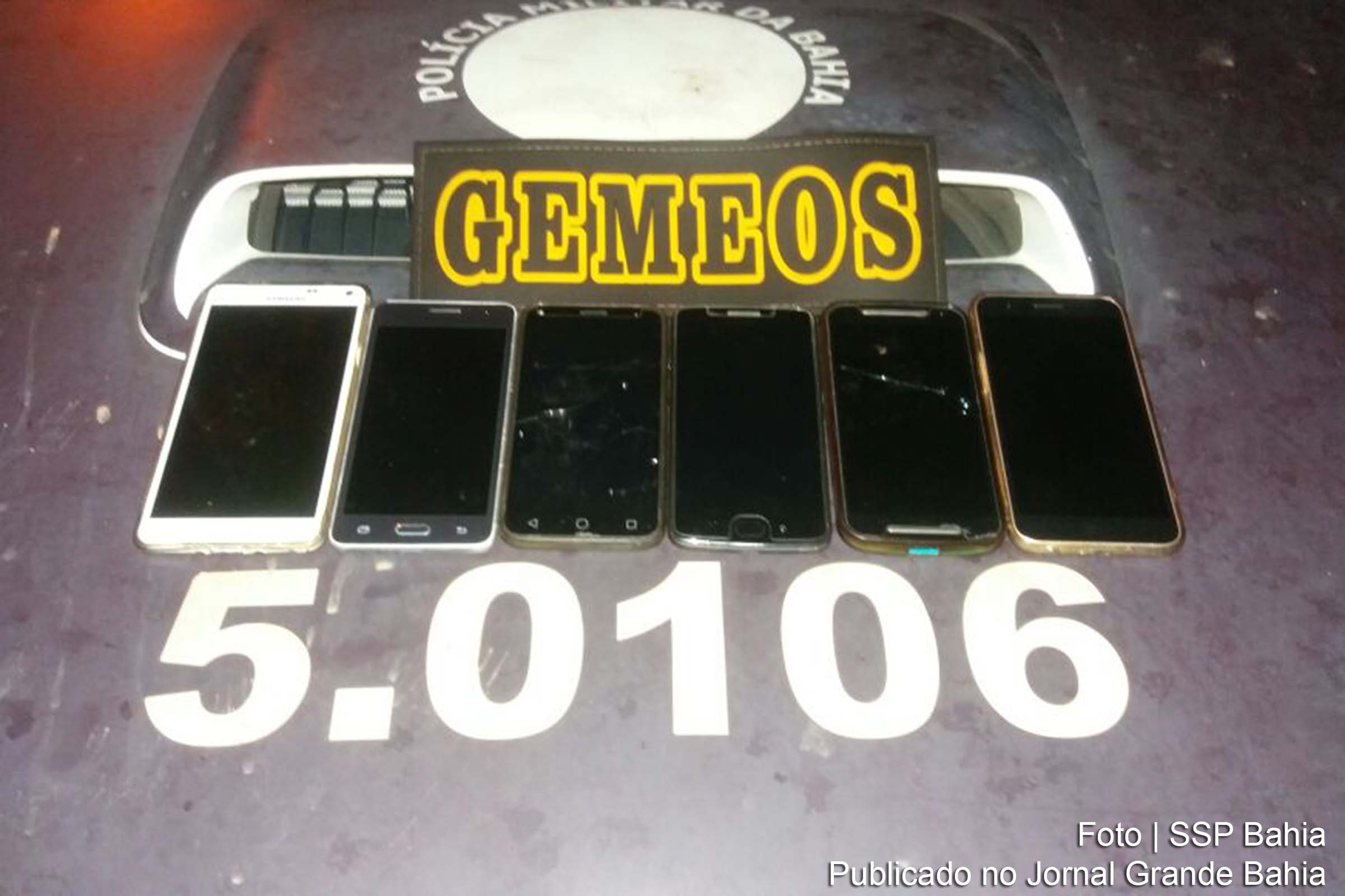 Aparelhos celulares apreendidos pela Operação Gêmeos da Polícia Militar em Salvador.