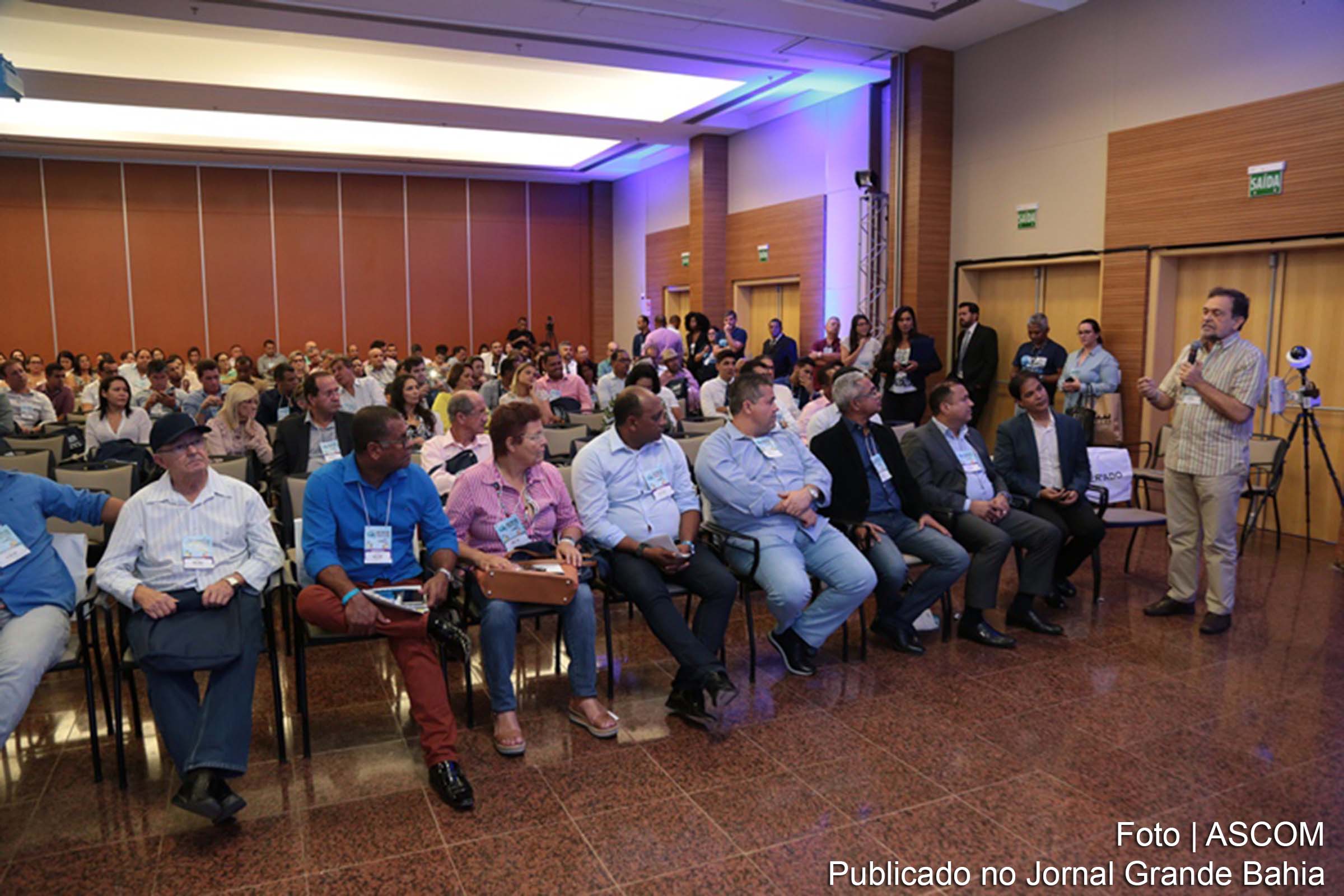 Secretário estadual Walter Pinheiro debate com prefeitos recursos da educação.