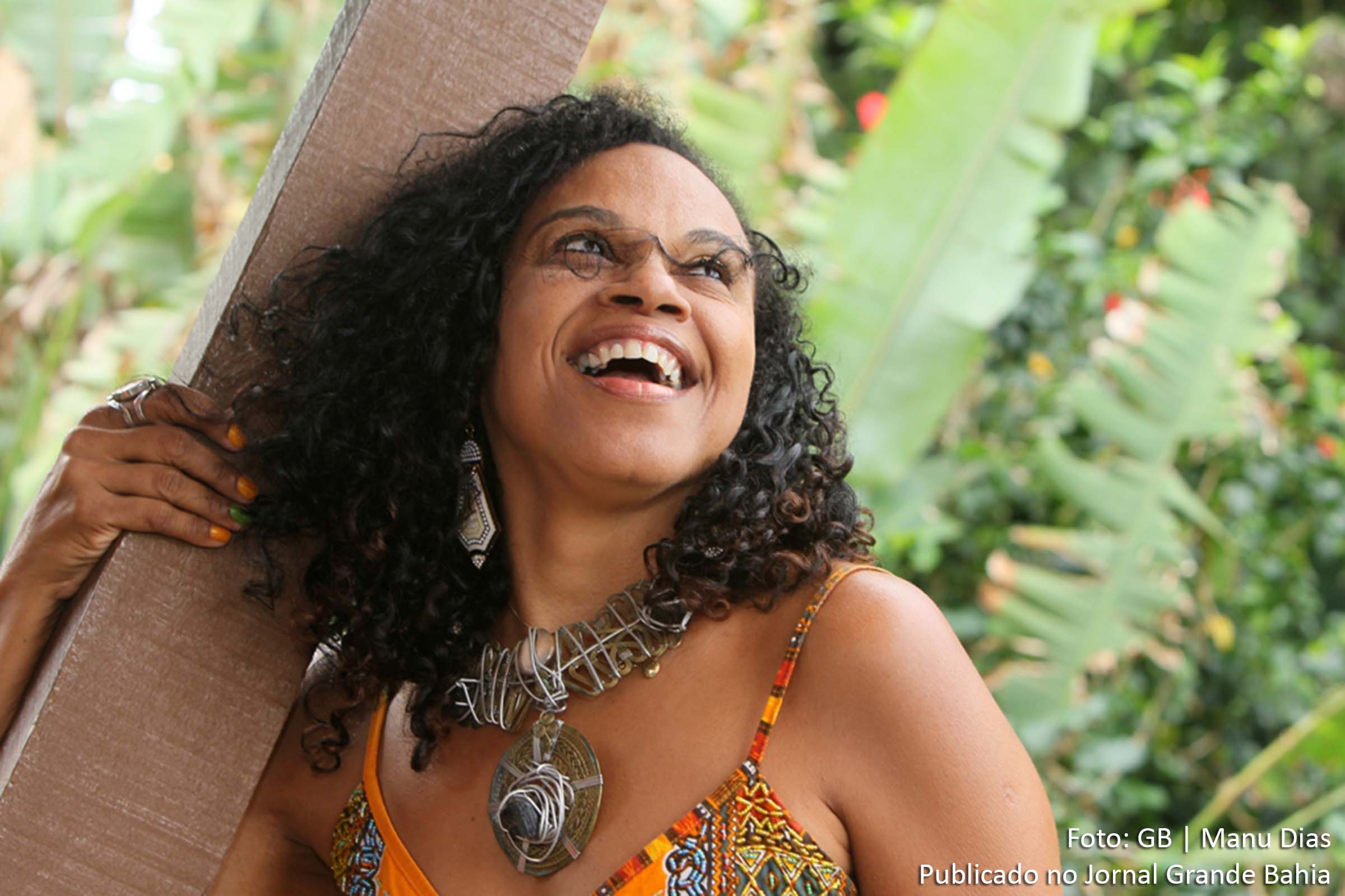 Cantora, dançarina, professora e pesquisadora baiana Clécia Queiroz.