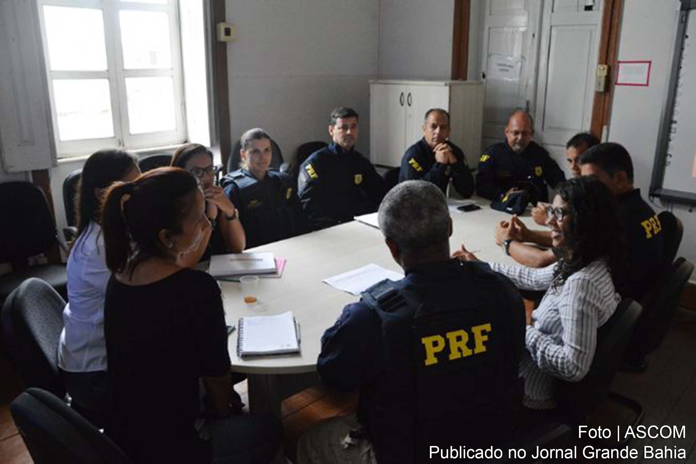 Grupo de Educação para o Trânsito da PRF na Bahia apresenta plano de ação do FETRAN a técnicos da SEDUC, em Feira de Santana.