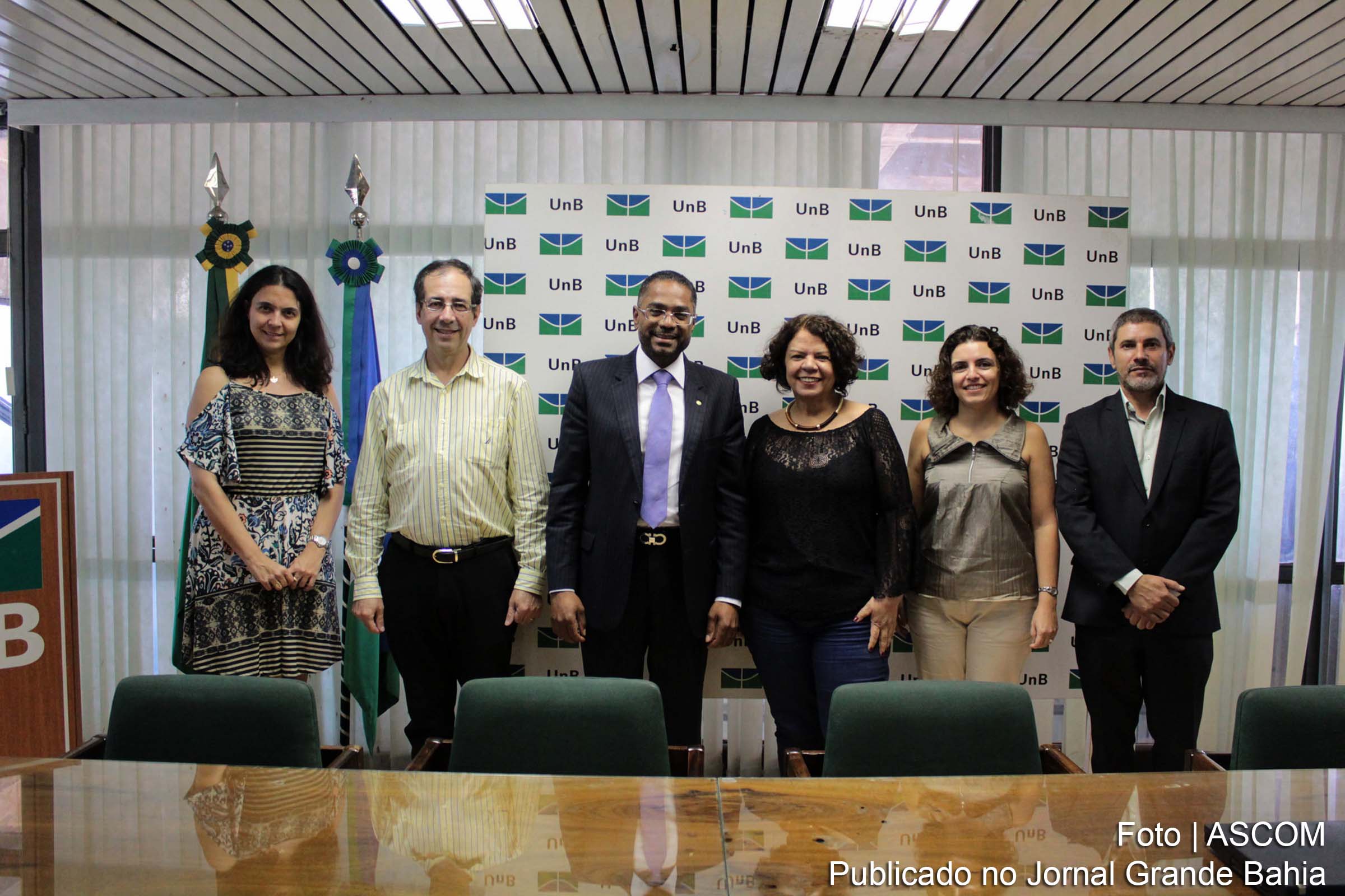 Deputado Márcio Marinho reunido com professores da Universidade de Brasília.