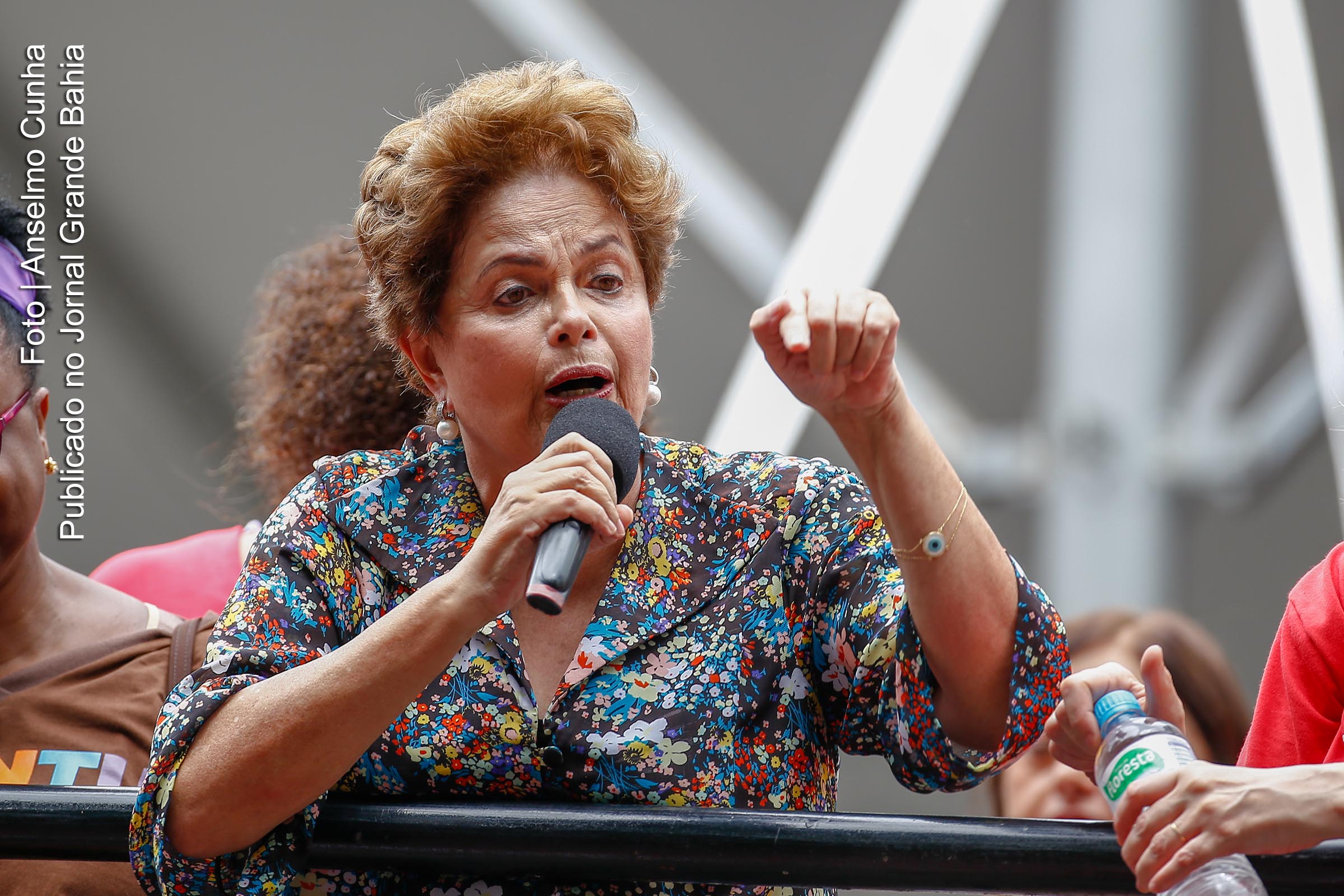 Atentado contra Lula é inaceitável, diz ex-presidente Dilma Rousseff