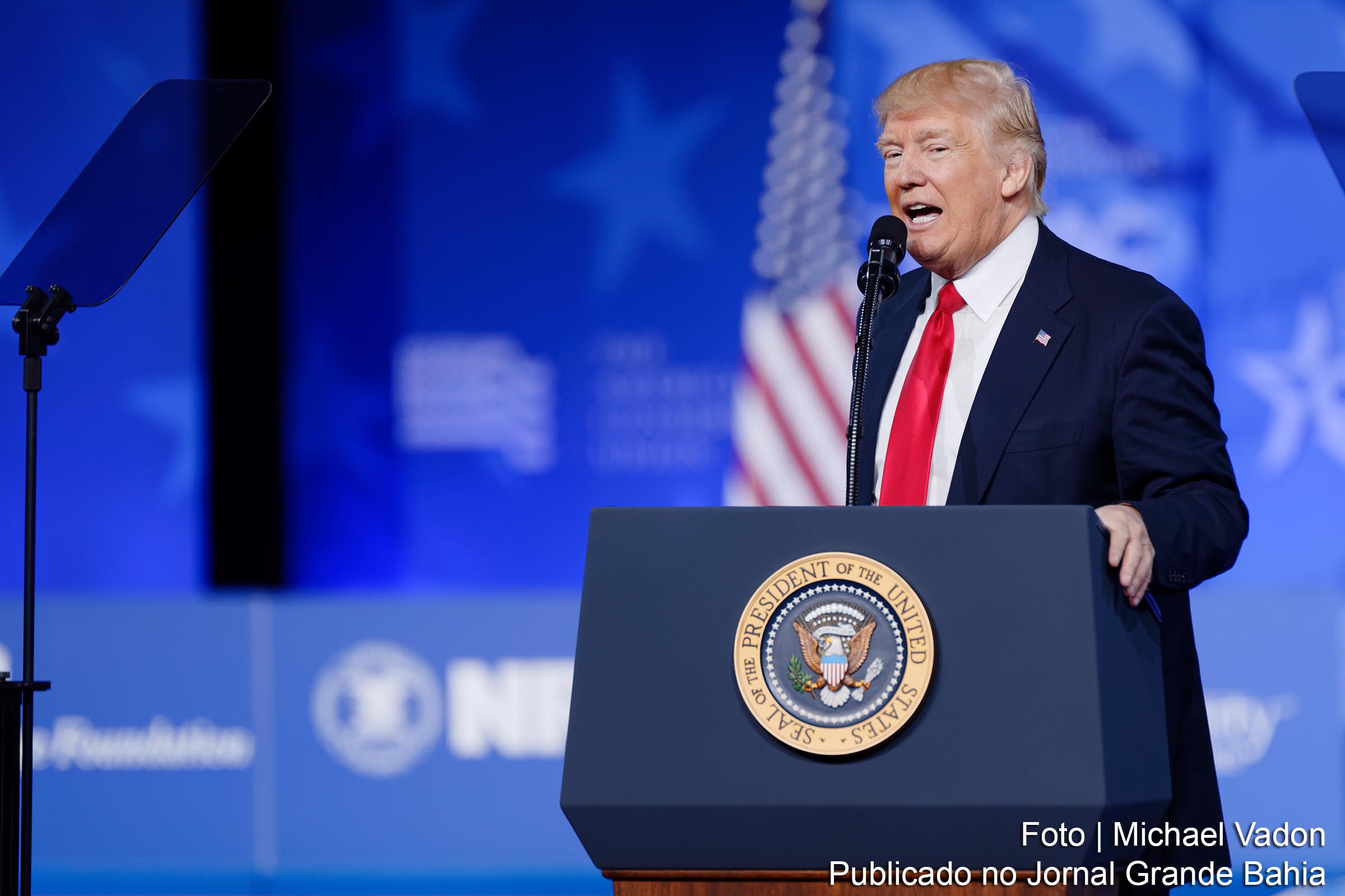 Com a ordem, o presidente Donald Trump determina o fechamento de um consulado russo, na cidade de Seattle, estado de Washington, no noroeste do país.