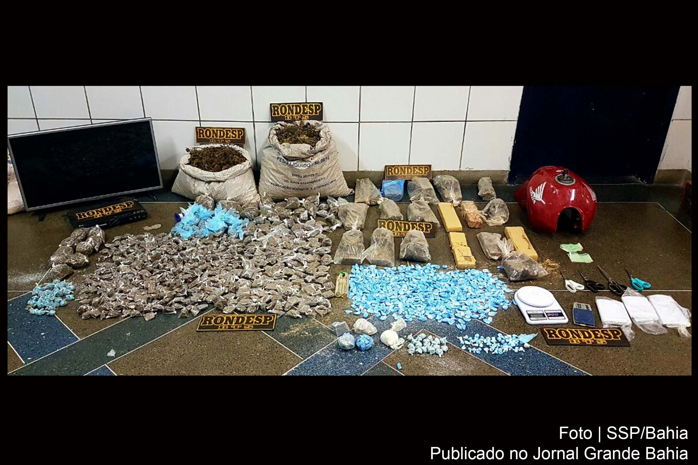 Polícia apreende significativa quantidade de drogas.