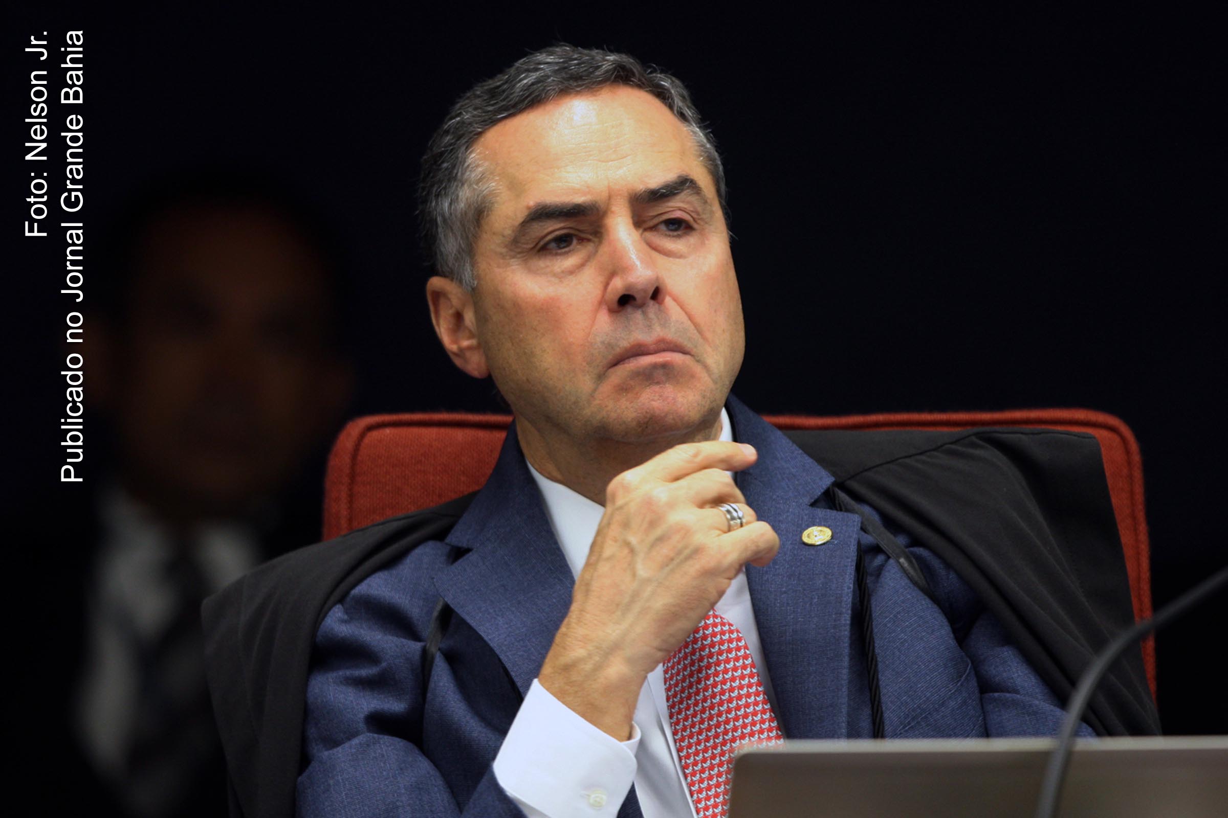 Ministro Luiz Roberto Barroso impôs segredo de Justiça sobre a quebra do sigilo do presidente Michel Temer, cuja ordem foi encaminhada ao Banco Central para cumprimento.