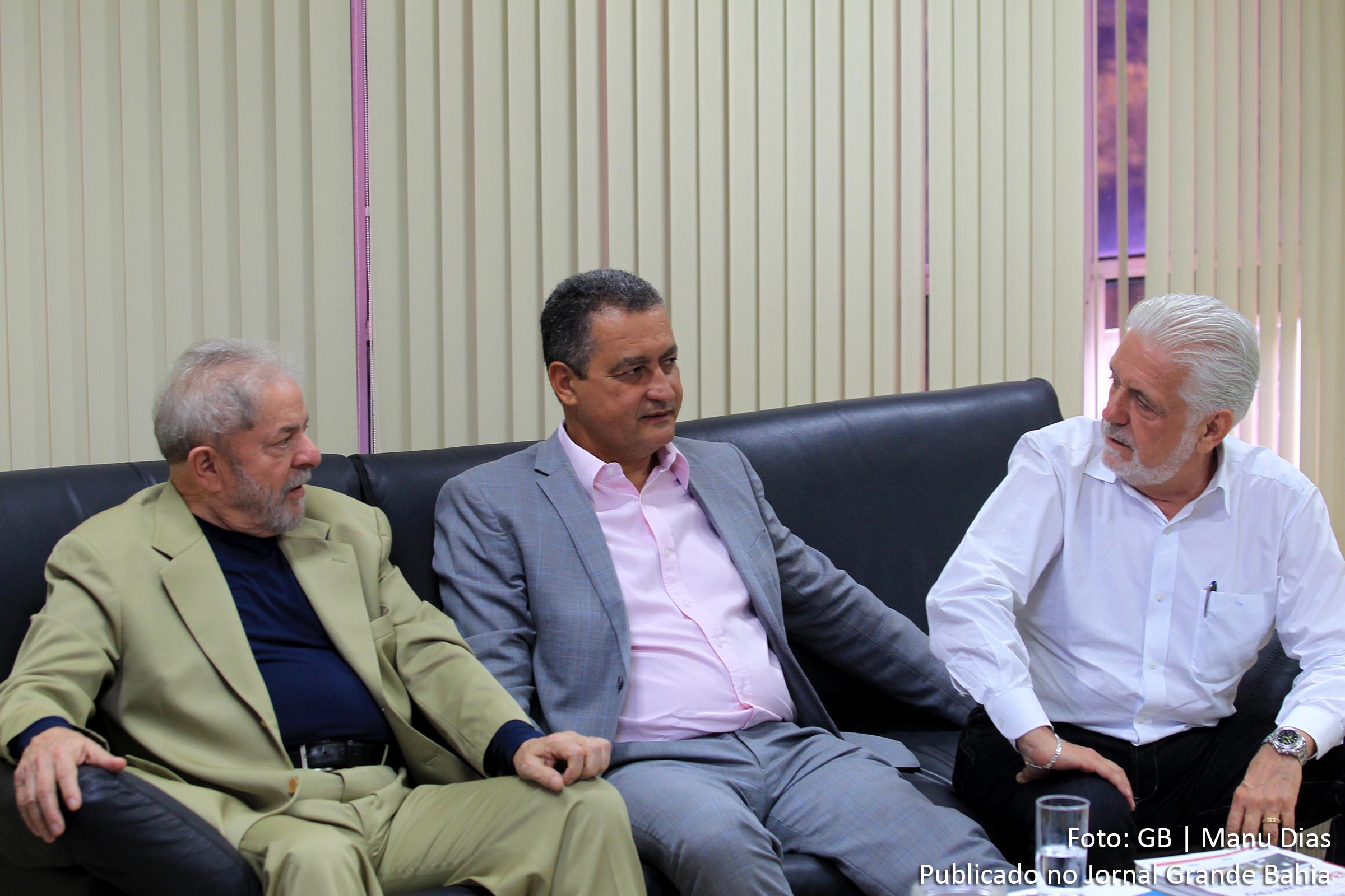 Ex-presidente Luiz Inácio Lula da Silva, governador Rui Costa e ex-governador Jaques Wagner durante encontro em Salvador.