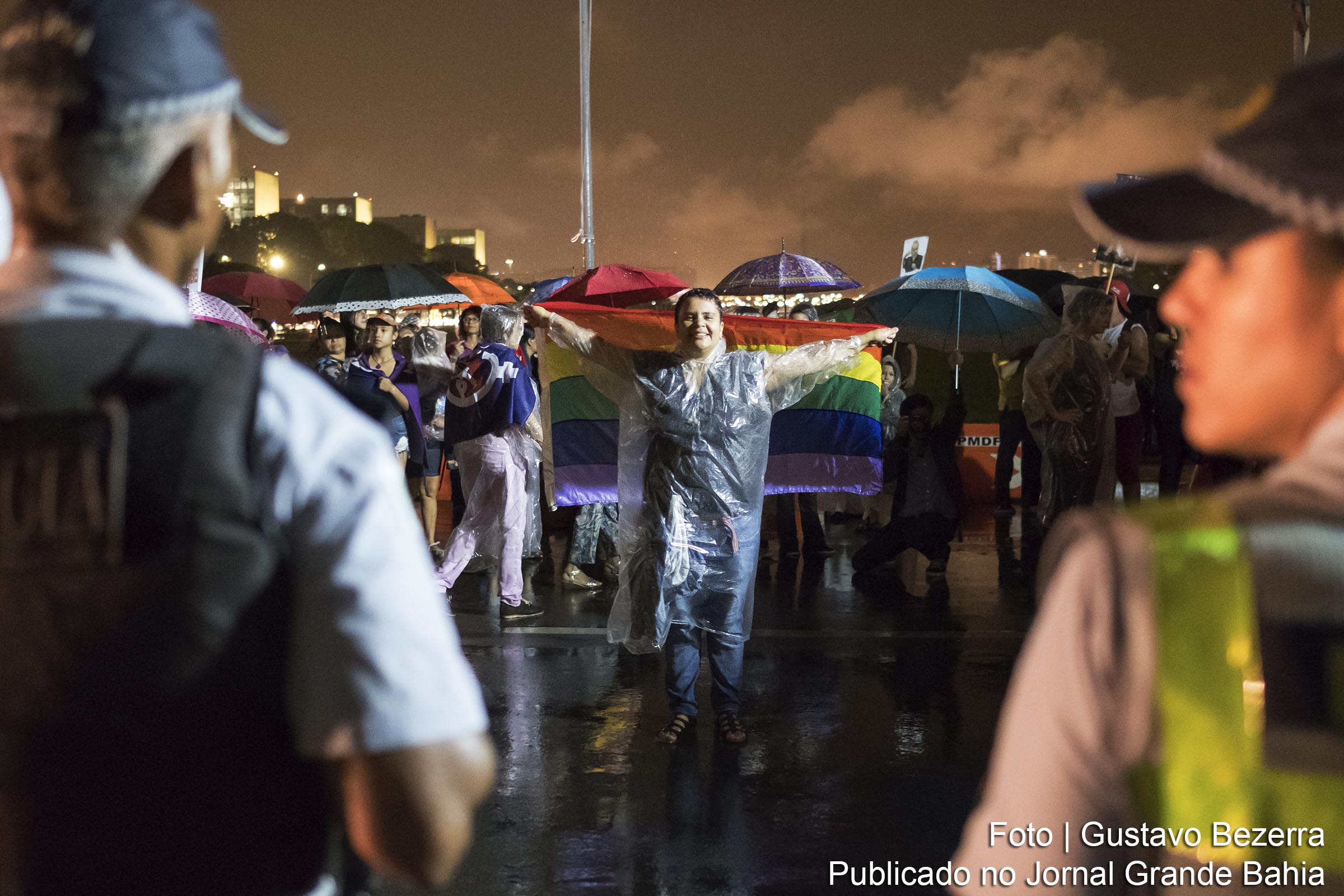 Para muitos, o 8 de Março é apenas um dia para dar flores e fazer homenagens às mulheres. Mas diferentemente de diversas outras datas comemorativas, esta não foi criada pelo comércio. Marcha das mulheres na Esplanada dos Ministérios, em Brasília.
