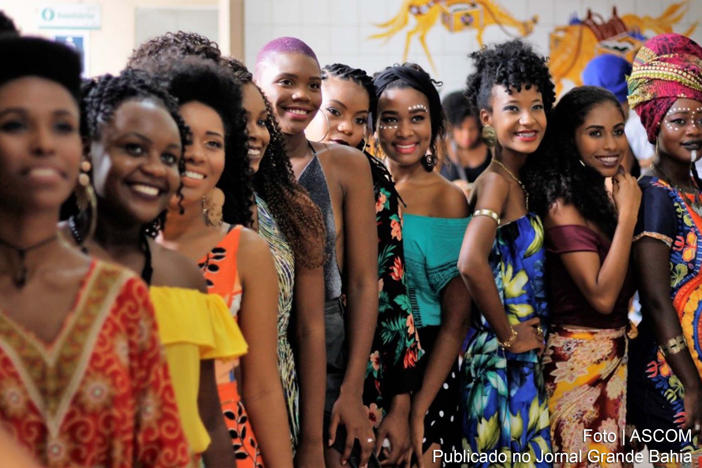 Primeira edição do concurso Miss Afro Feira de Santana, realizada no Mercado de Arte Popular.
