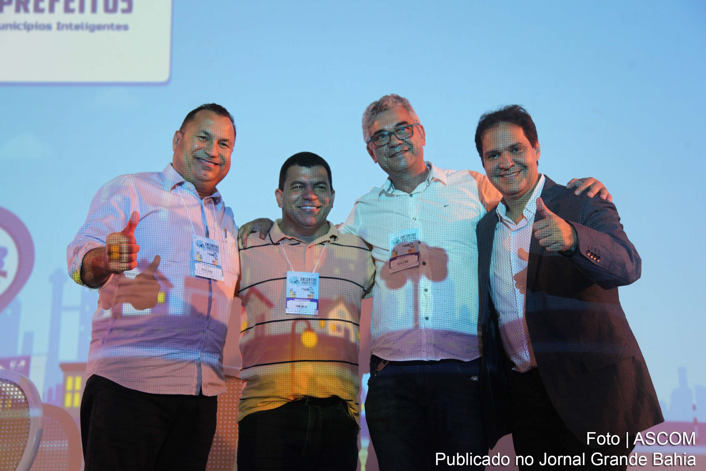 Presidente da UPB, Eures Ribeiro (último da direita), coordenou 6ª edição do ‘Encontro de Prefeitos’.