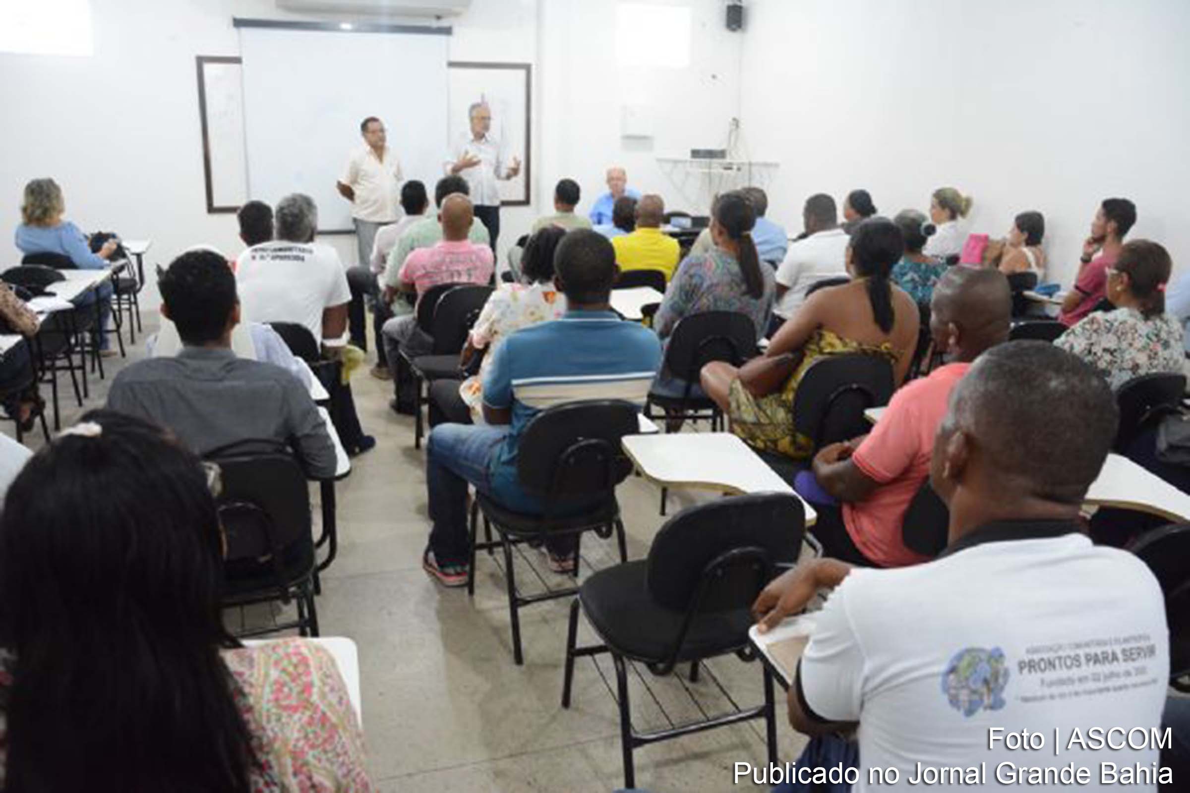 Reunião com organizações comunitárias que participam do programa Leite Fome Zero, em Feira de Santana.