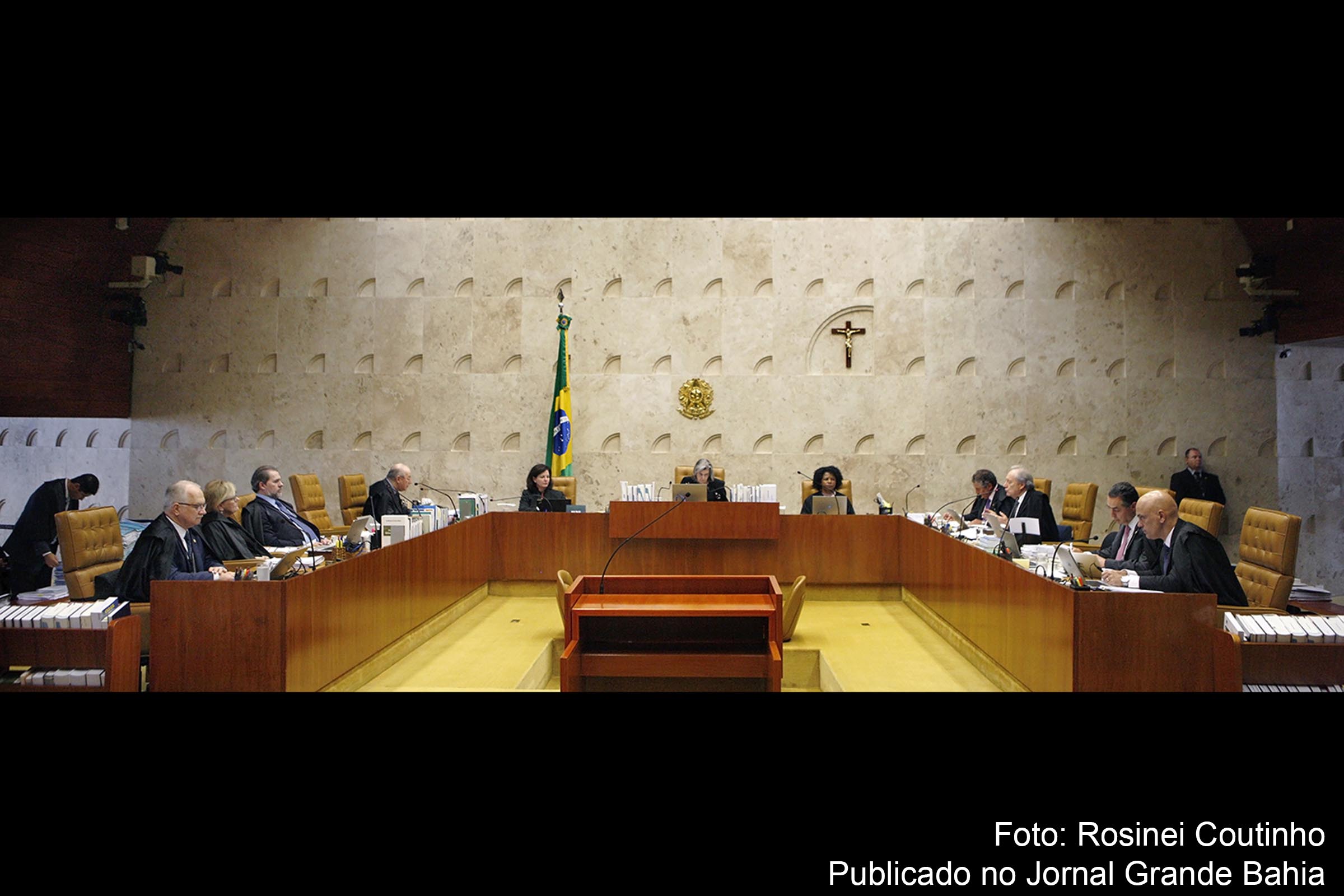 Por maioria, o Plenário seguiu o voto do relator, ministro Roberto Barroso, reconhecendo a validade das regras previstas na Lei 13.165/2015 para realização de novas eleições em casos de perda mandato determinada pela Justiça Eleitoral, com exceção no caso de vacância dos cargos de presidente da República, seu vice, e de senador.