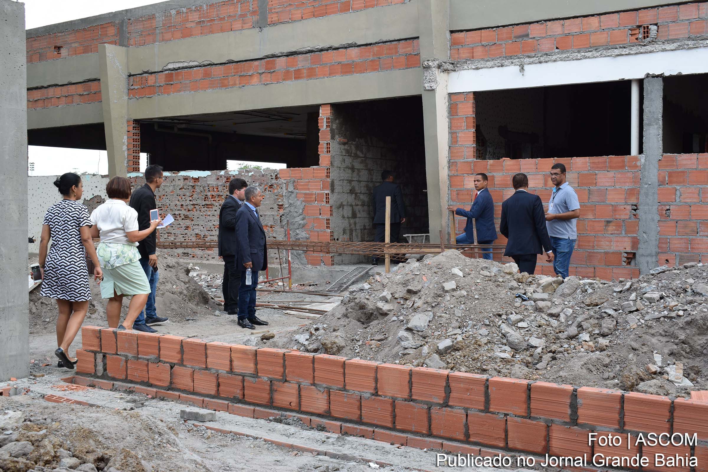 Vereadores de Feira de Santana visitam obras de reforma e ampliação do Hospital Geral Clériston Andrade.