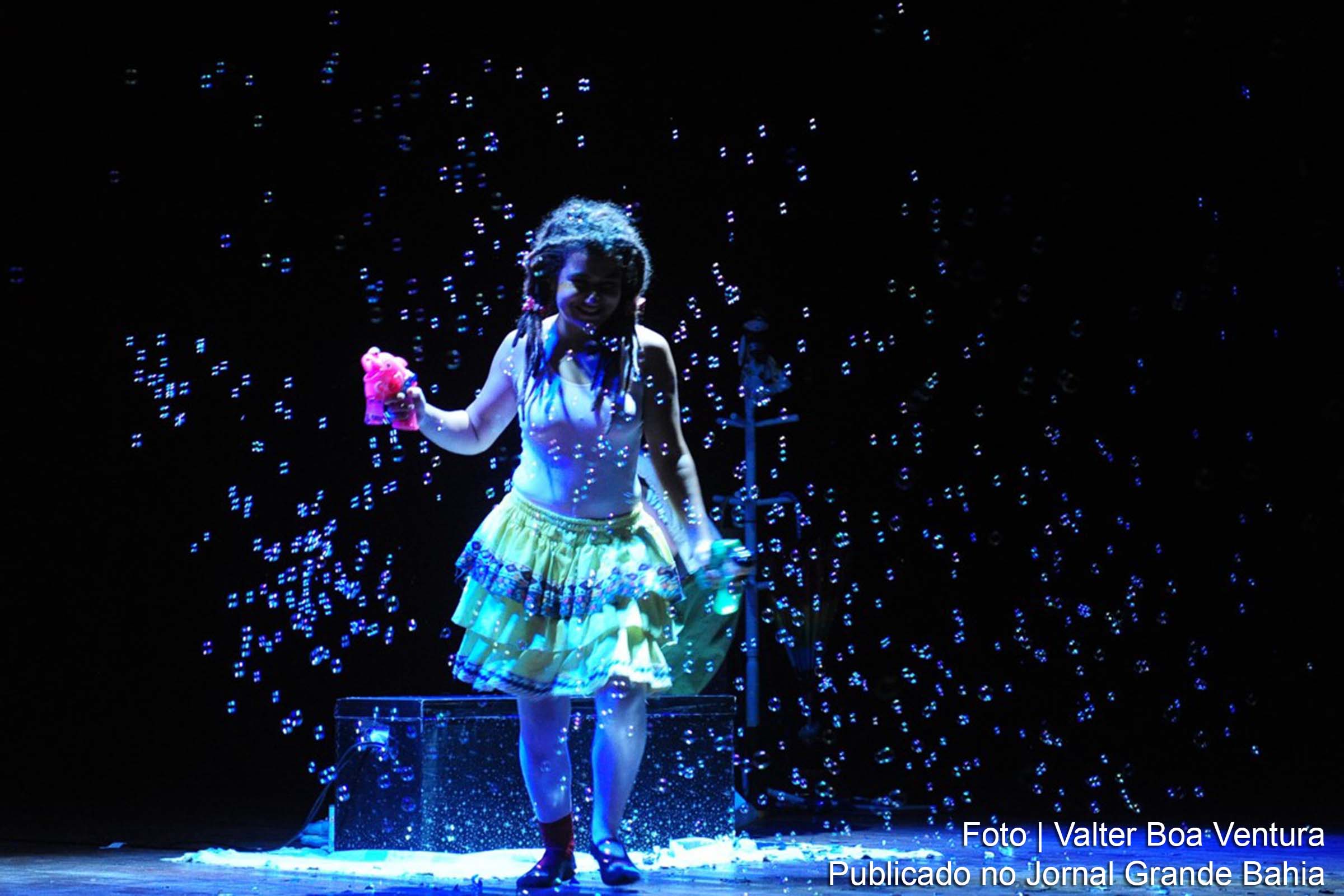 “Raul, Lira e o incrível livro da capa azul” segue temporada em Feira de Santana