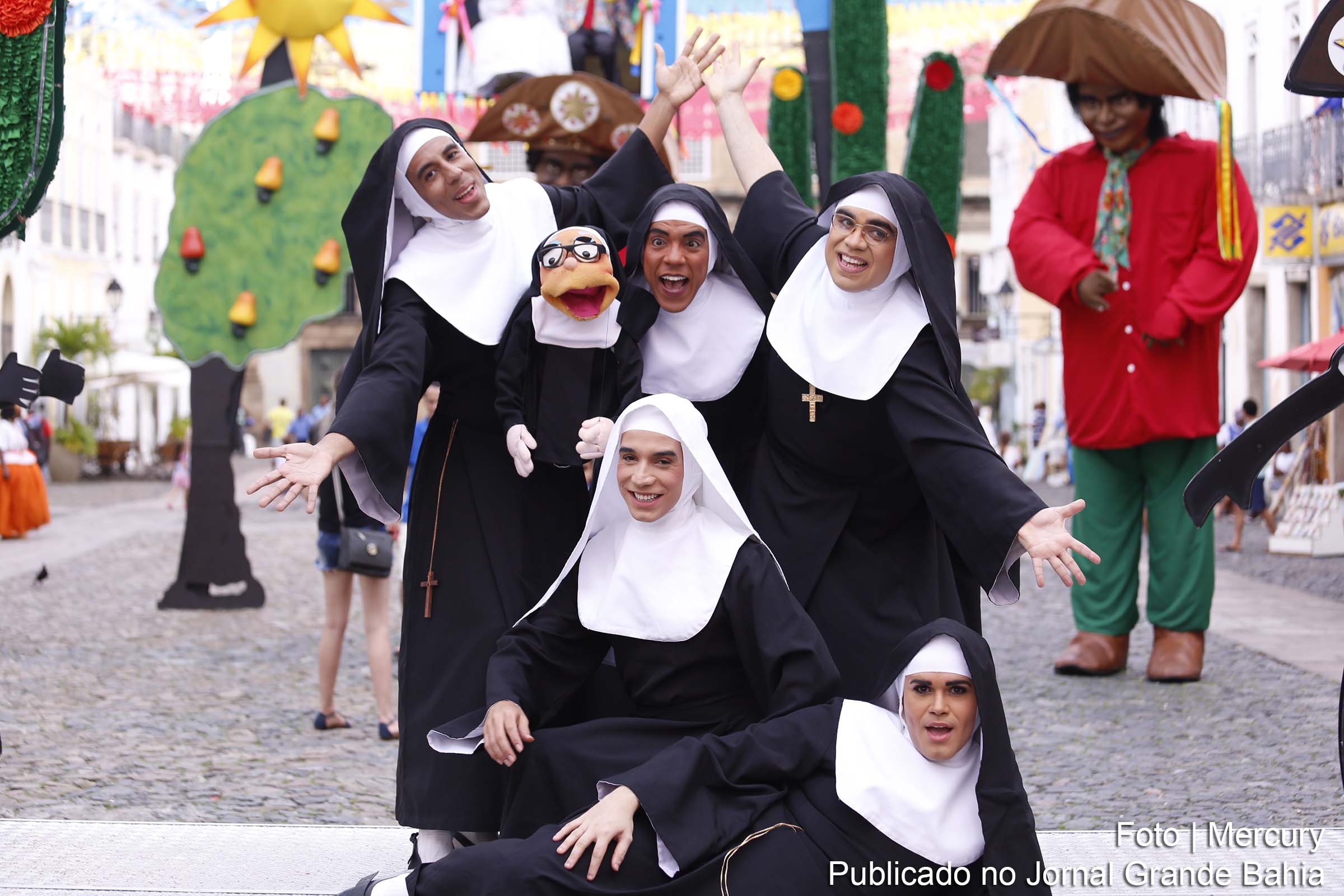 Elenco do espetáculo 'Noviças Rebeldes'.