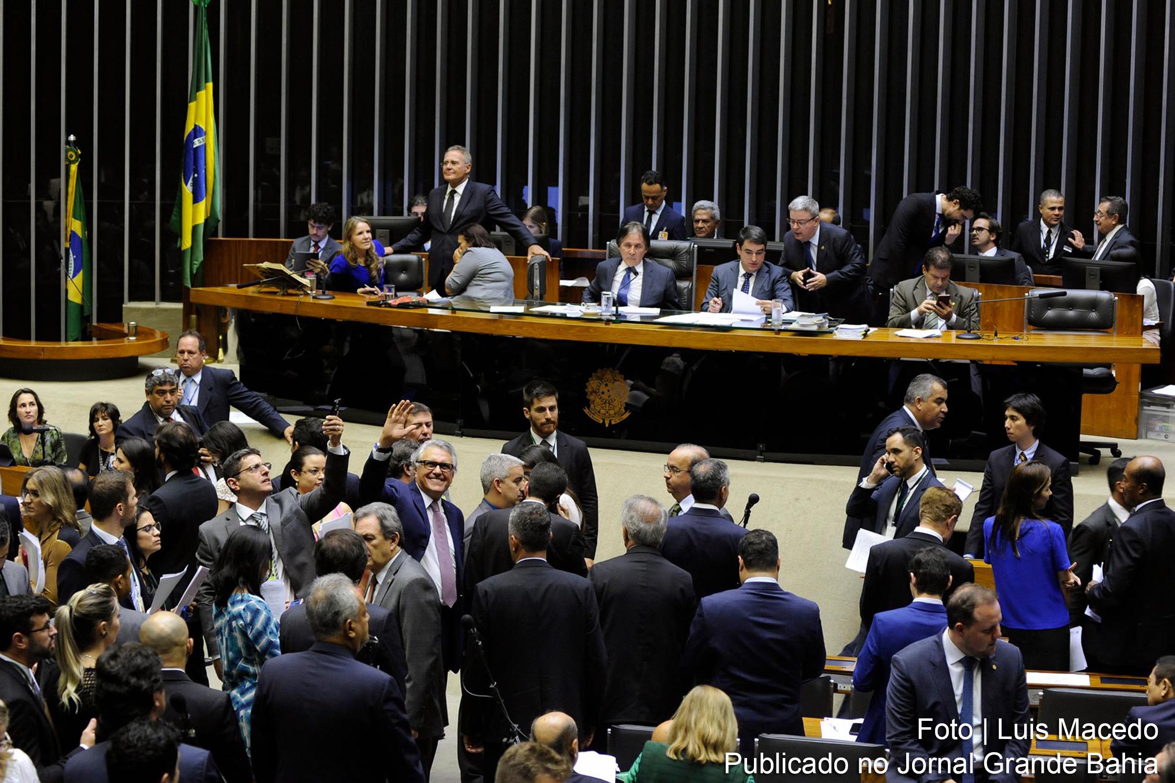 Congresso Nacional derruba veto e mantém refinanciamento de dívidas de microempresas.
