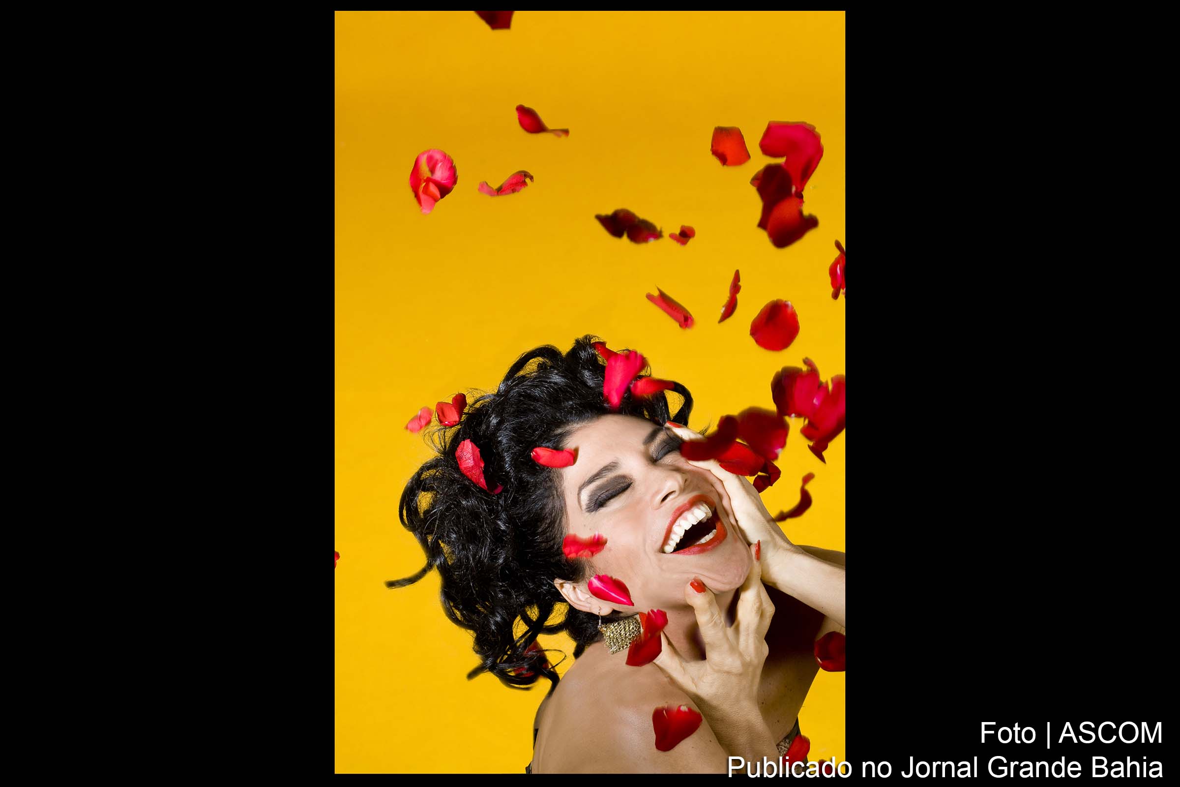 Atriz Cristiane Mendonça, protagonista do espetáculo 'Escândalo - A Comédia Da Mulher Só'.