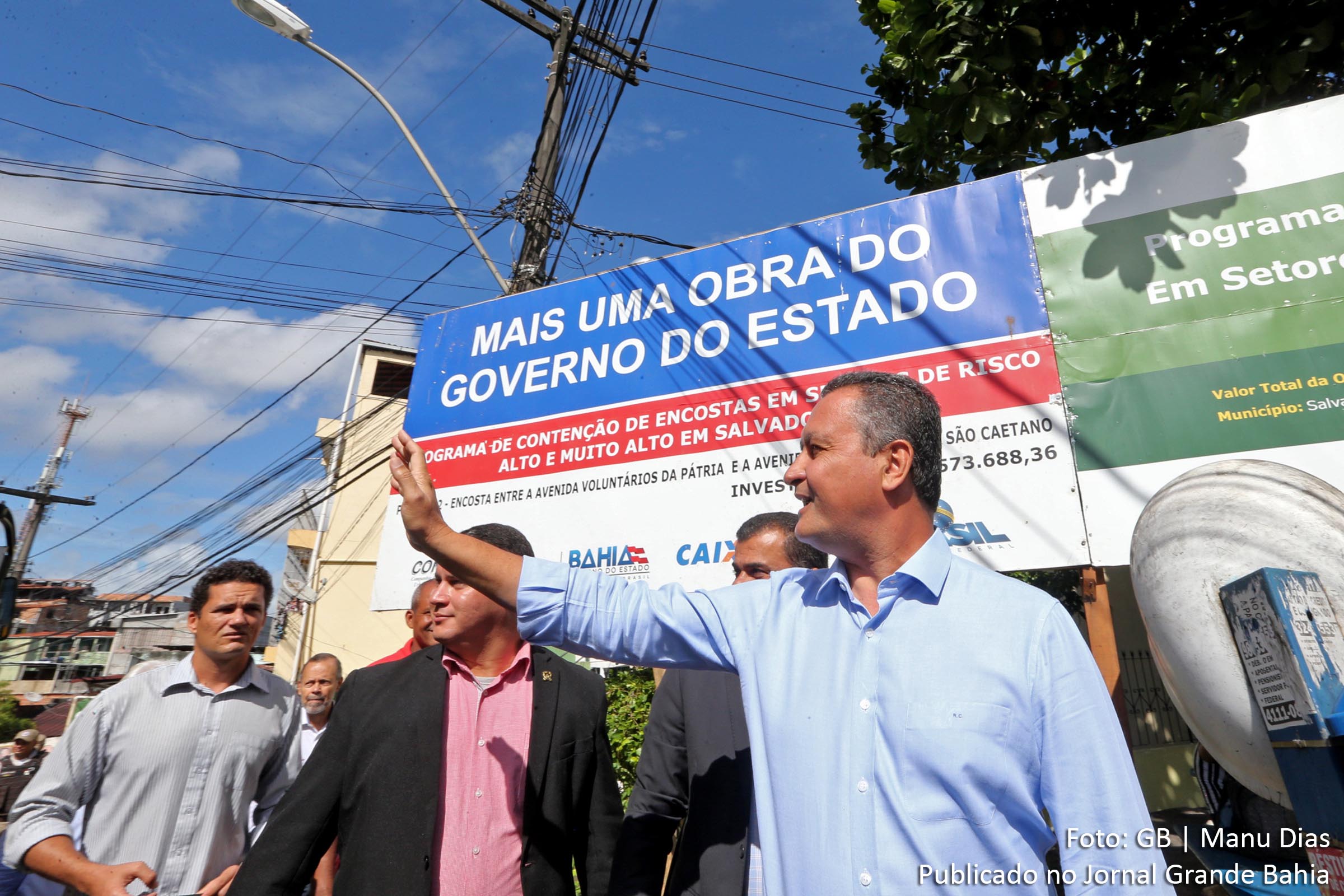Governador Rui Costa assina Ordem de Serviço para início das obras de contenção de encosta no bairro de São Caetano, em Salvador.