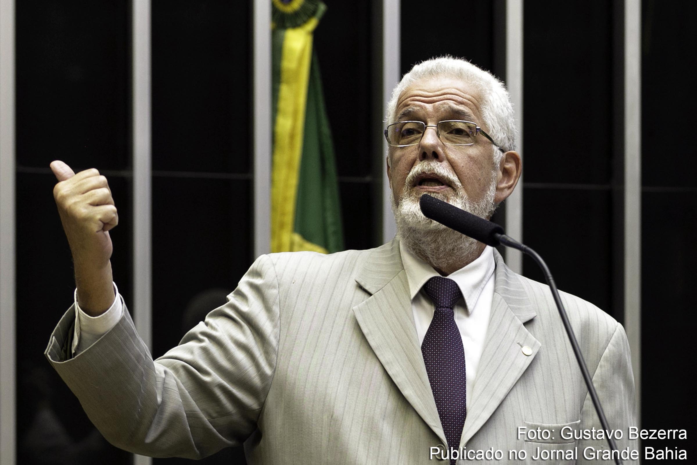 O deputado federal Jorge Solla ingressou com uma representação no Ministério Público requisitando a anulação da cobrança da Contribuição de Iluminação Pública (CIP) em Jitaúna.