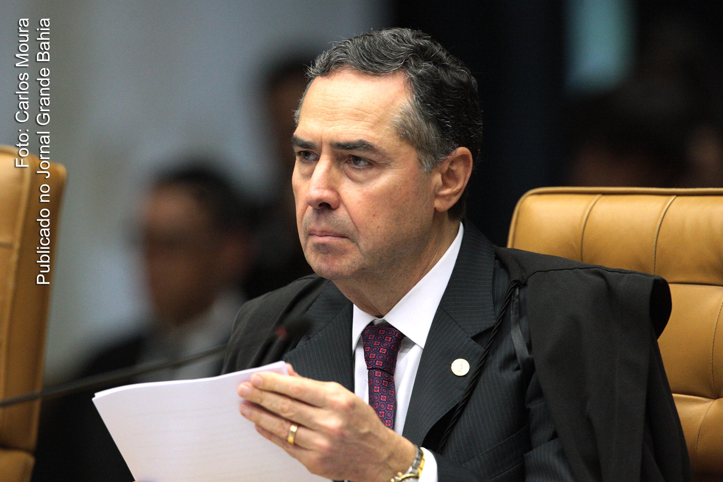 O ministro Luís Roberto Barroso durante julgamento de habeas corpus do ex-presidente Lula.