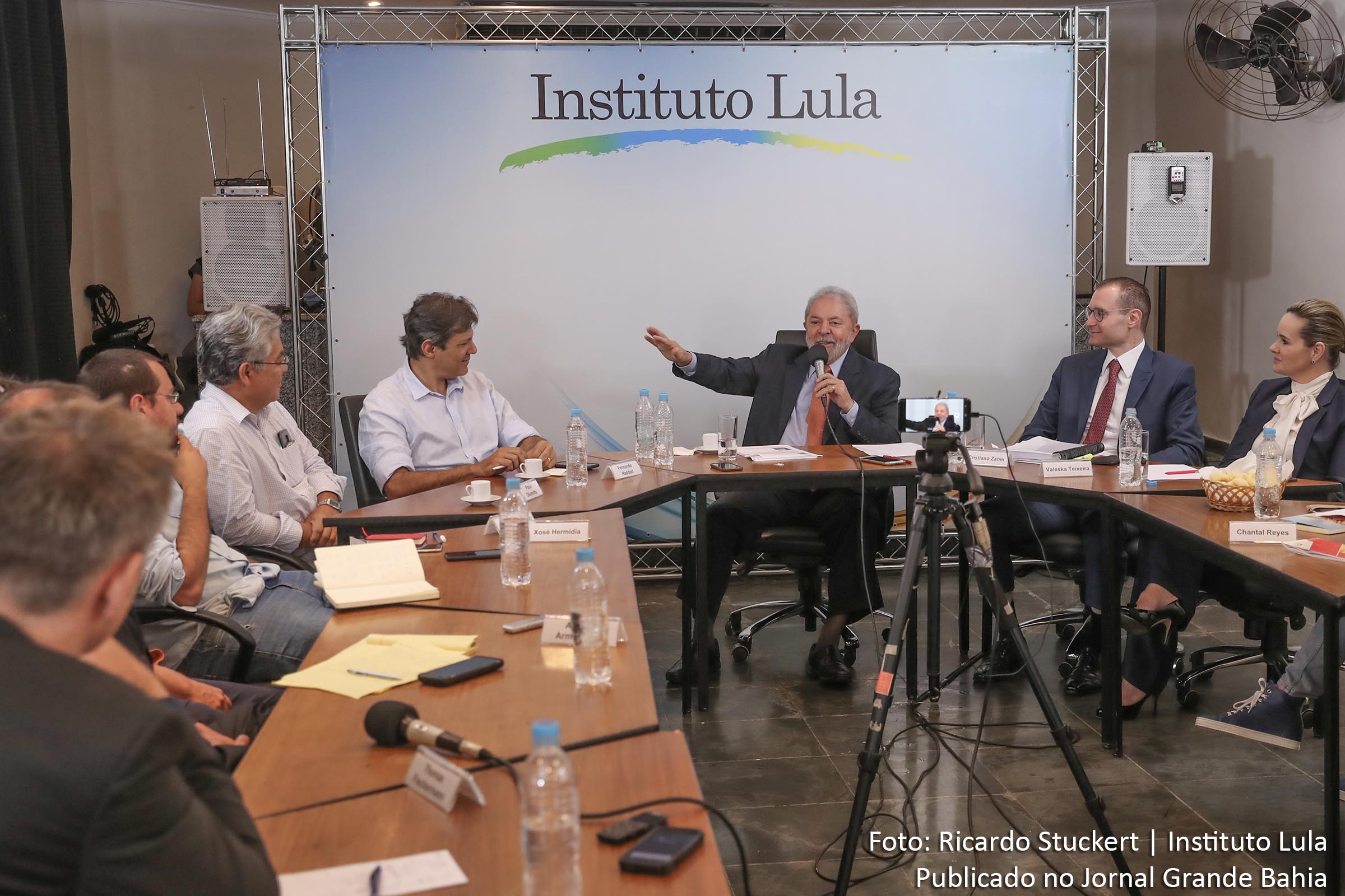 Ex-presidente Lula durante reunião na sede do instituto. Líder trabalhista é perseguido por conservadores e reacionários.