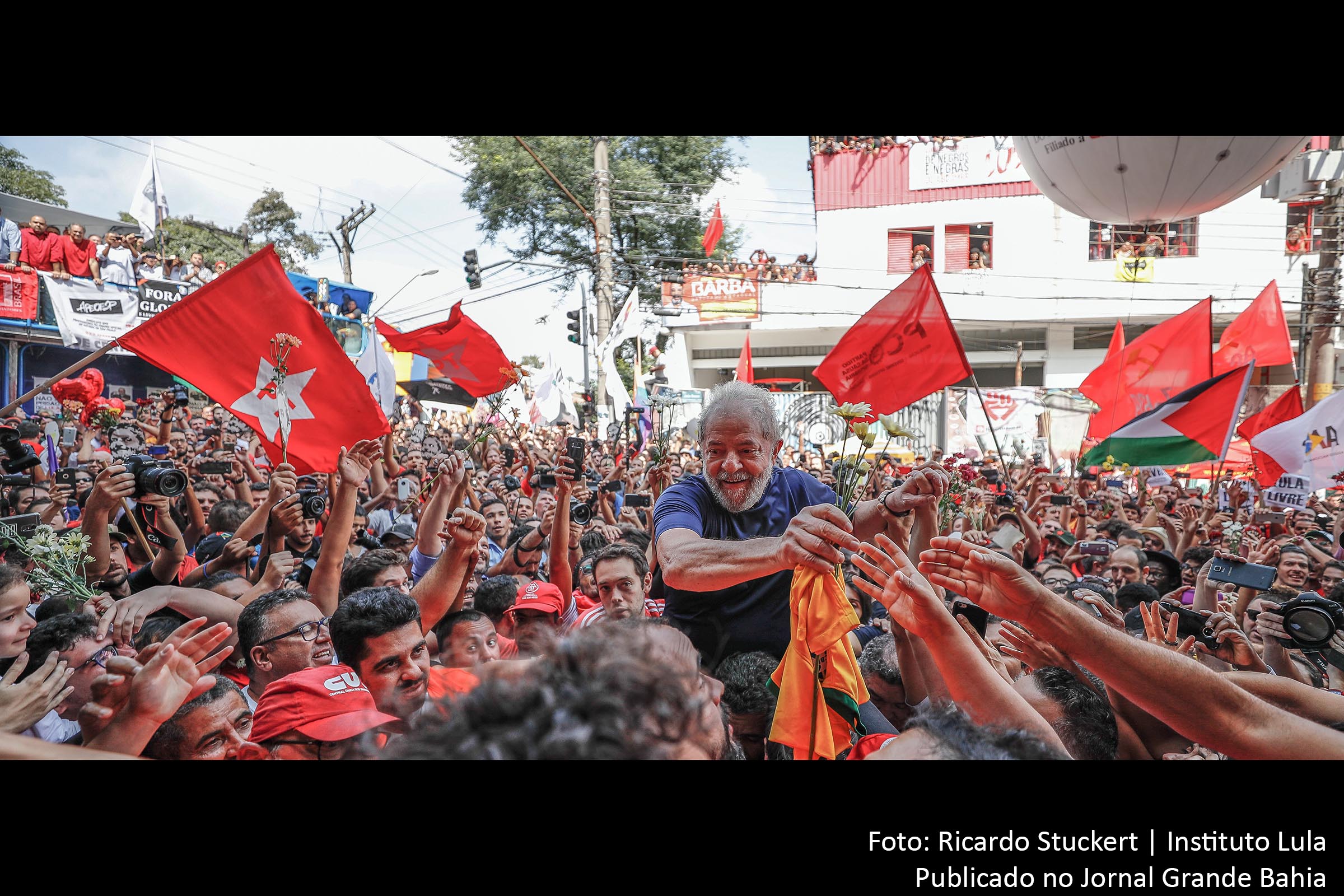 Dos braços do povo para o cárcere da burguesia despótica, autocrática e autoritária. Ex-presidente Lula entra para história como líder democrático e mártir da causa trabalhista.