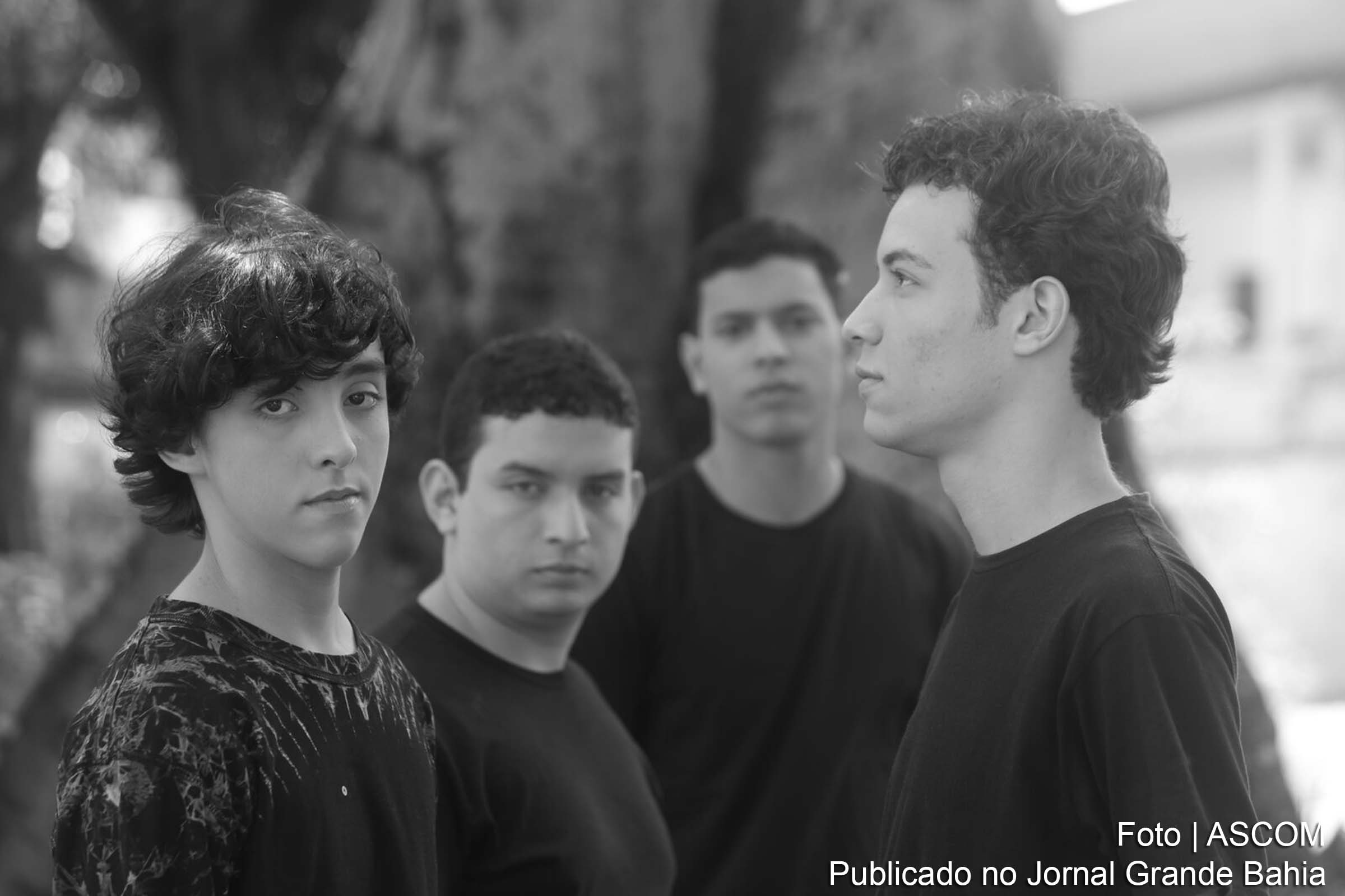 A banda Noturnos No Paraíso, formada por Alisson Suzart, Éverton Santos, Victor Carmo e Luiz Müllem.