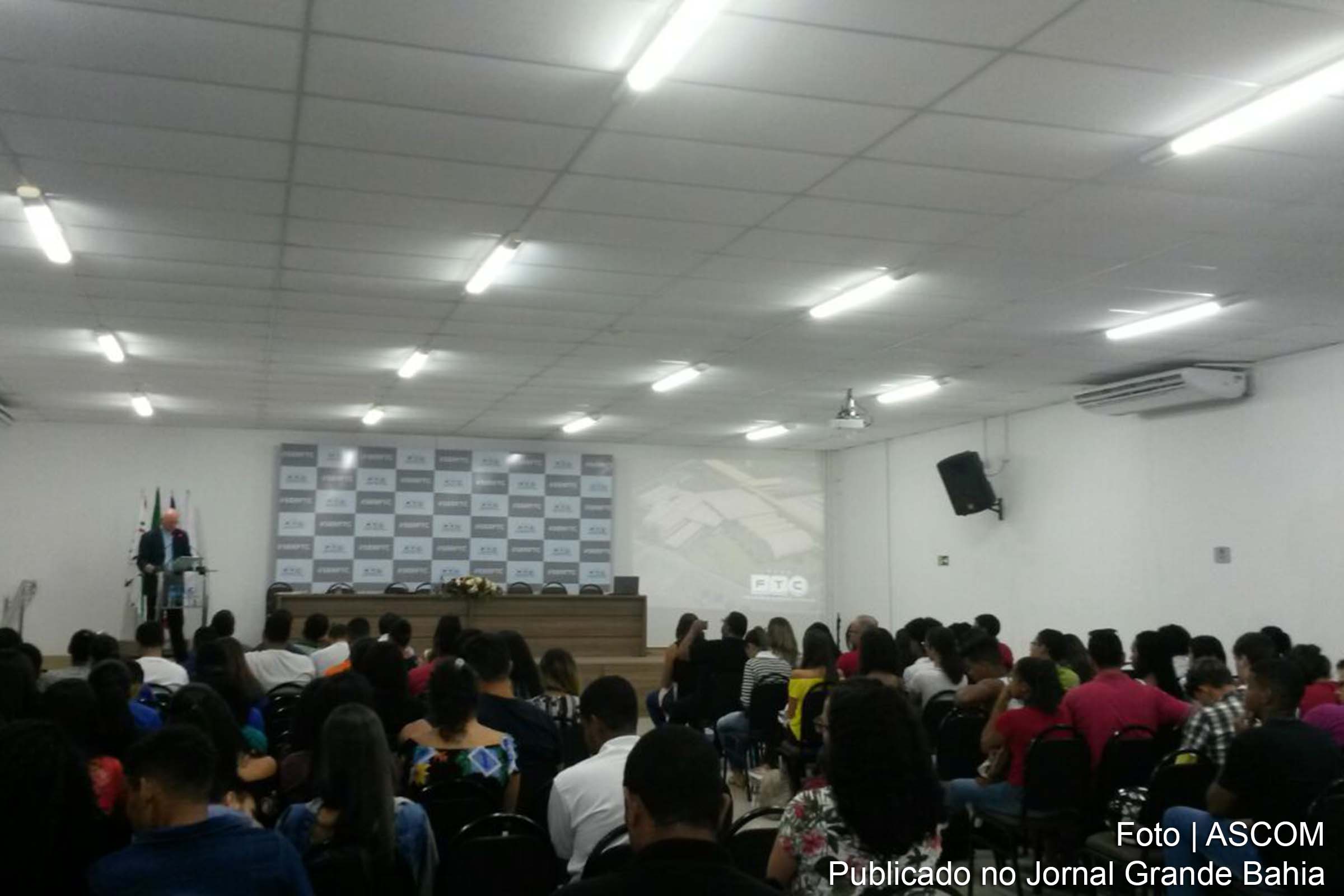 Palestra com tema ‘A importância da religião no desenvolvimento dos valores socioambientais’, realizada na FTC Feira de Santana.