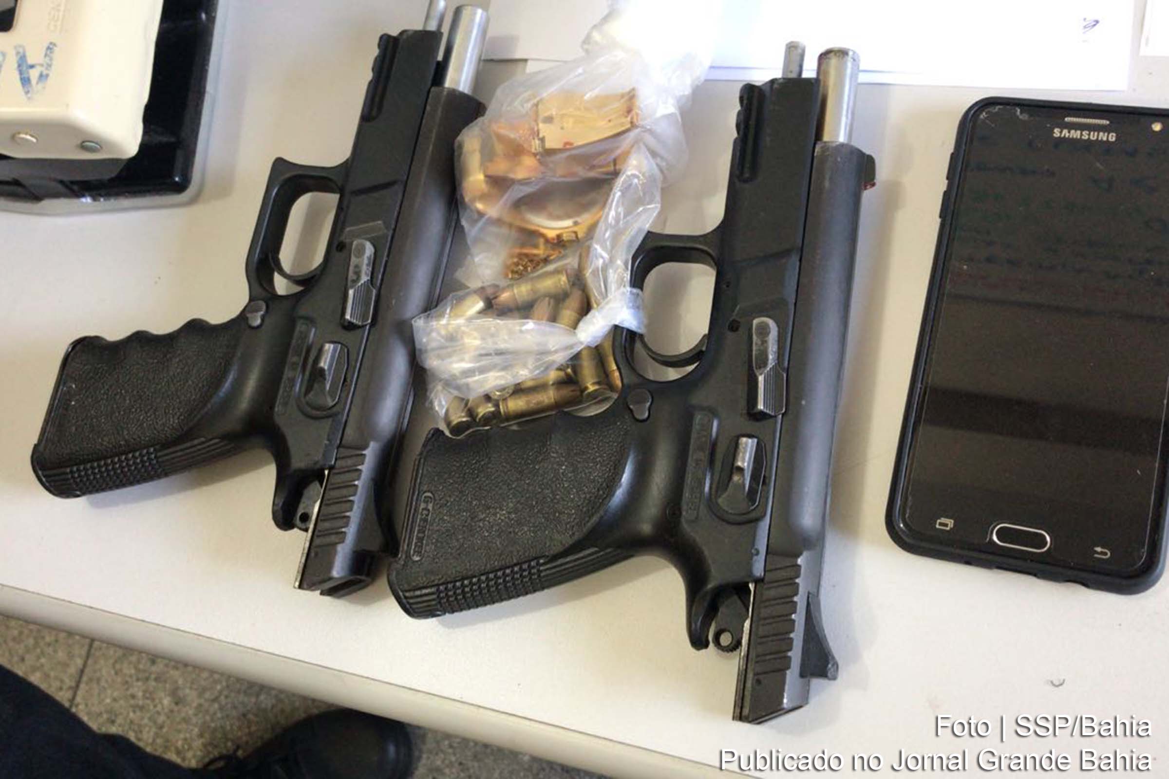 Militares da 16ª CIPM (Comércio) passavam pela área do Plano Inclinado quando flagraram os criminosos.