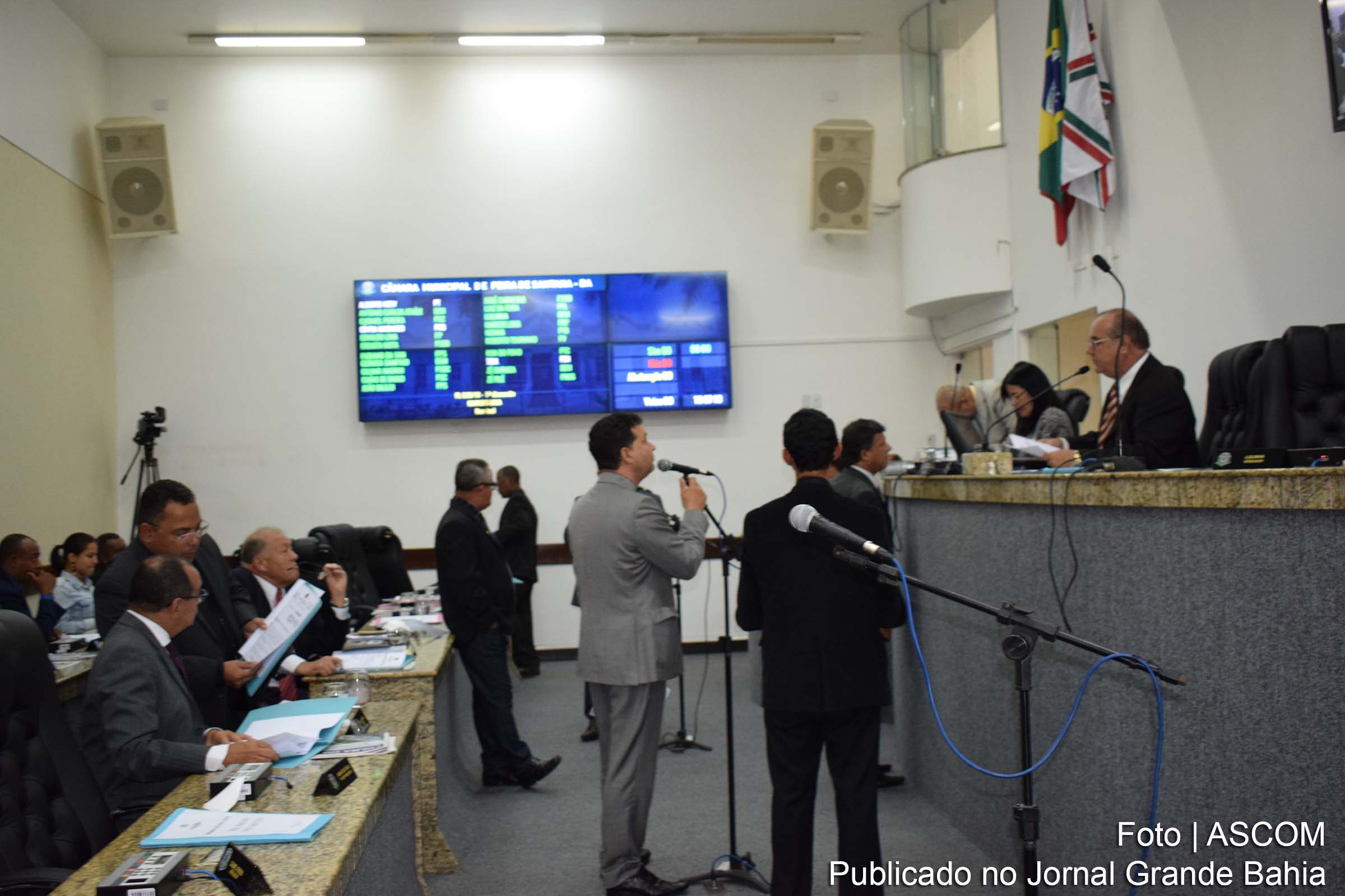 Câmara Municipal de Feira de Santana aprova três Projetos que concedem licença para vereadores participarem de cursos de capacitação.