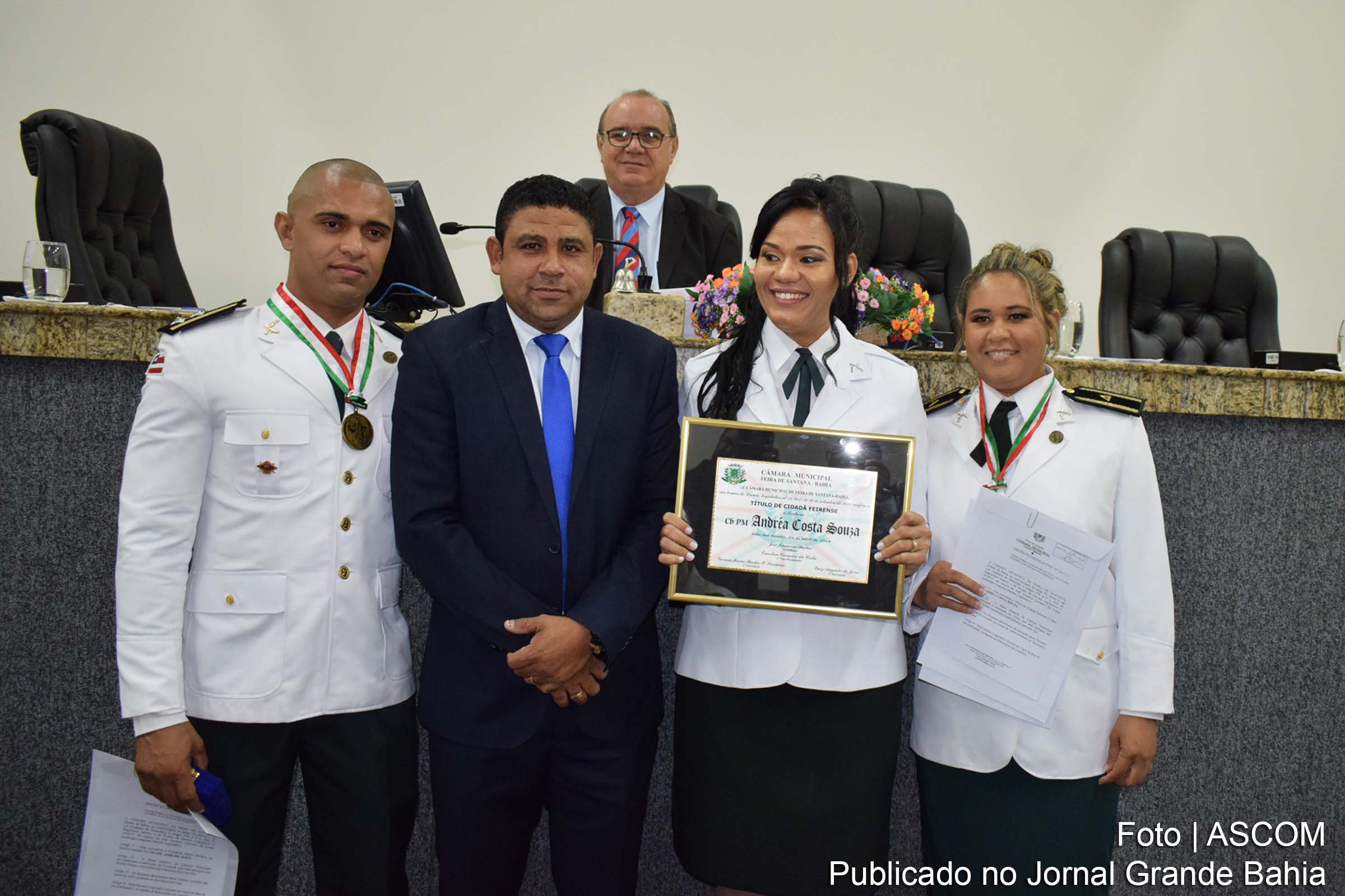 Policiais militares são homenageados na Câmara Municipal de Feira de Santana.
