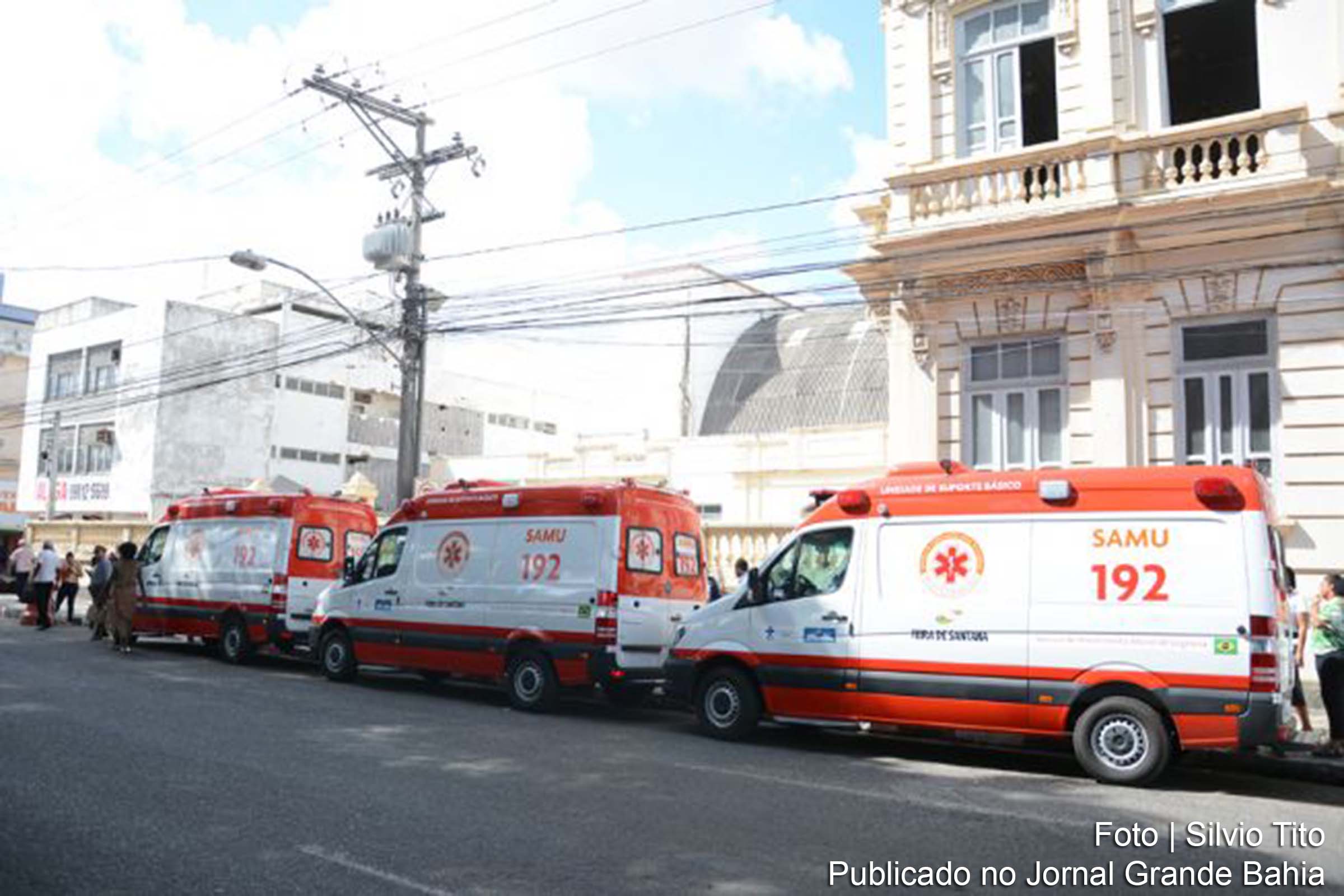 Ambulâncias entregues ao Serviço de Atendimento Móvel de Urgência de Feira de Santana.