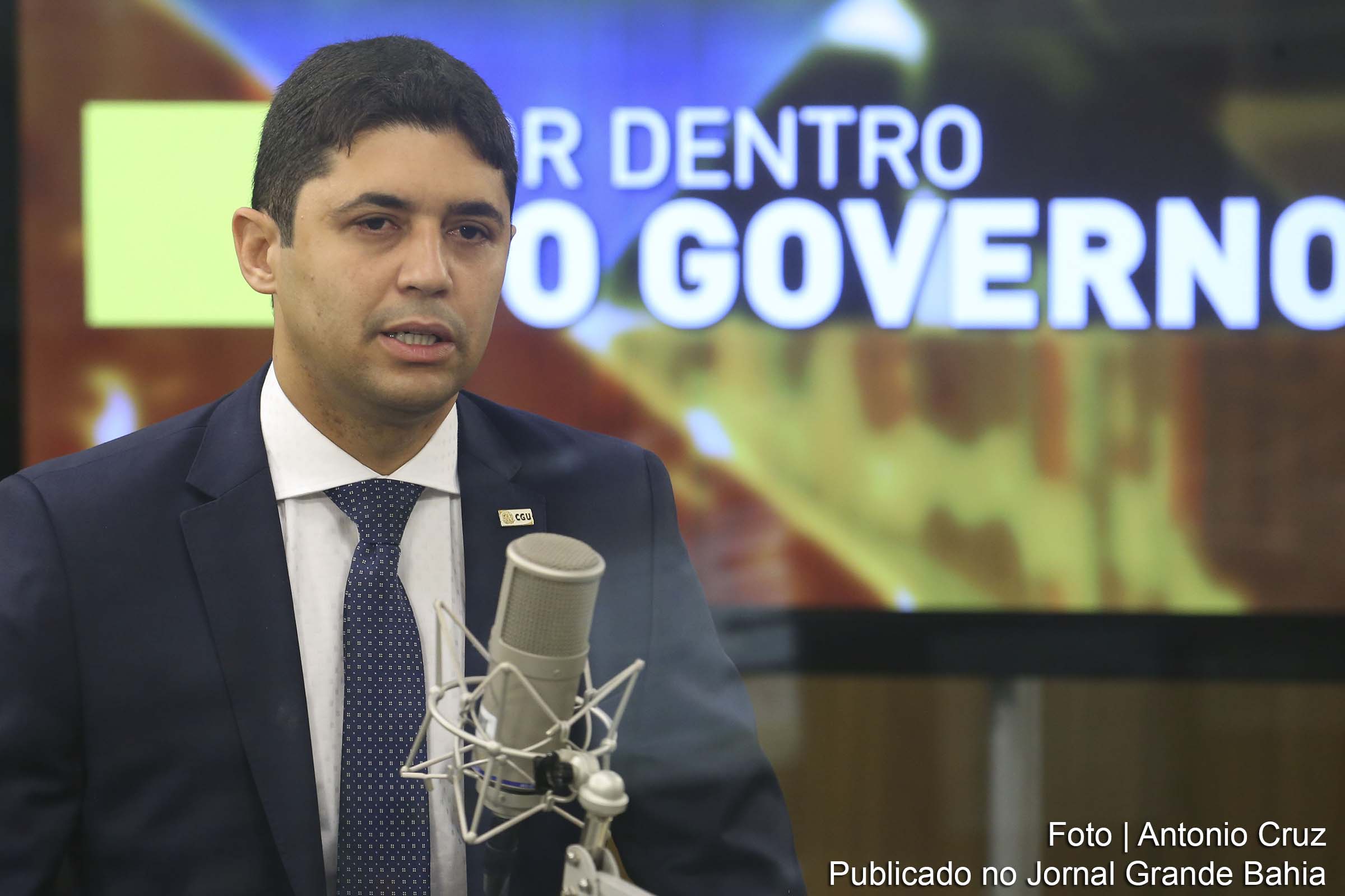O Ministro Wagner Rosário, da Transparência e Controladoria-Geral da União (CGU), dá entrevista ao programa Por Dentro do Governo, da TV NBR.