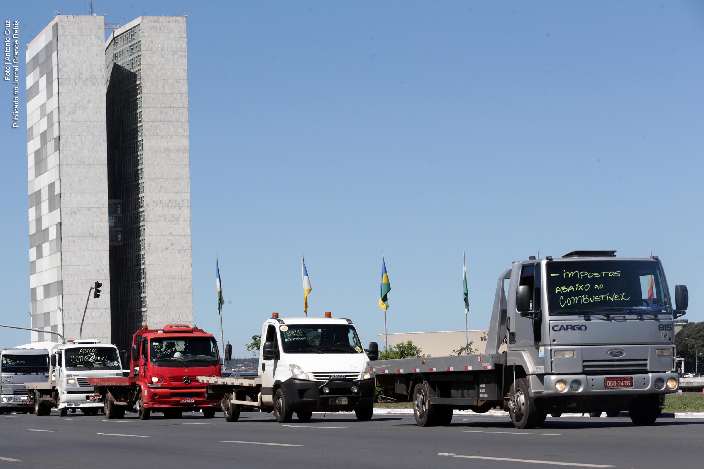 Greve nacional dos caminhoneiros afeta transporte público de Salvador.