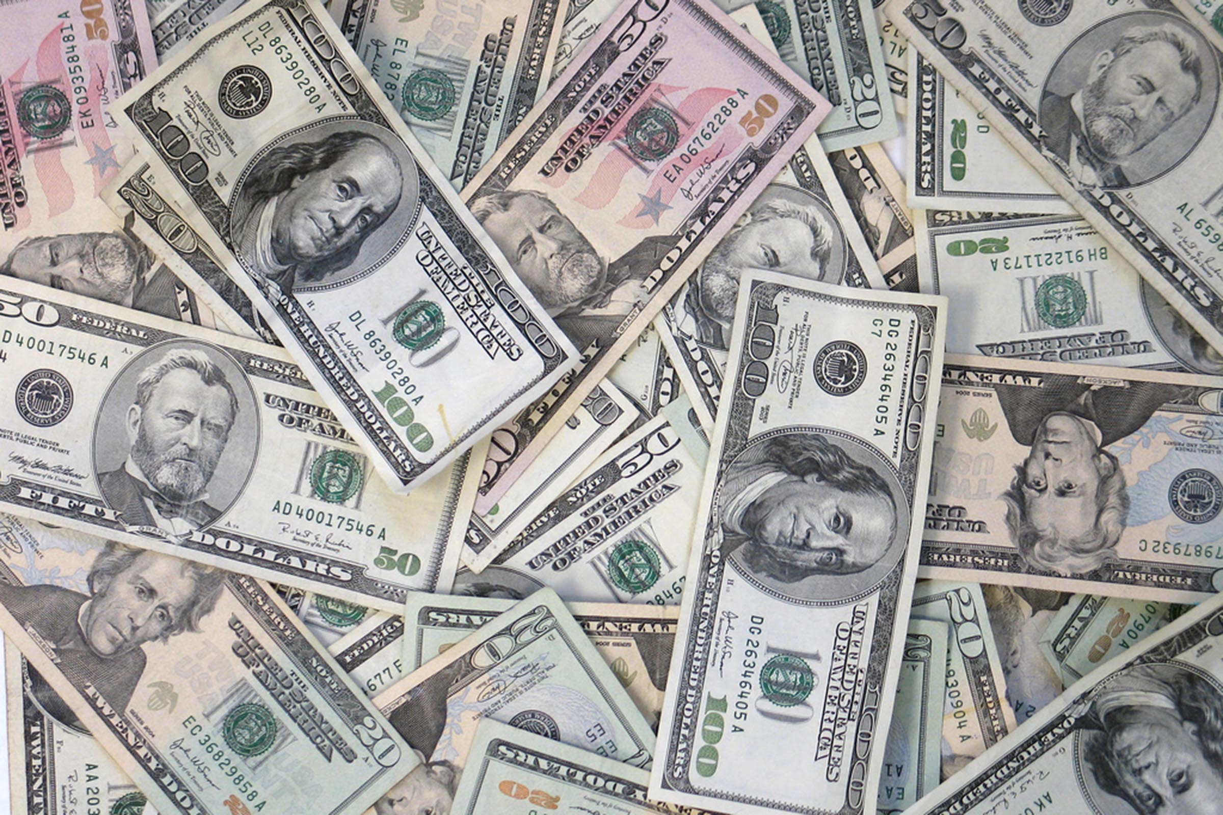 Cédulas de dólar, US$.