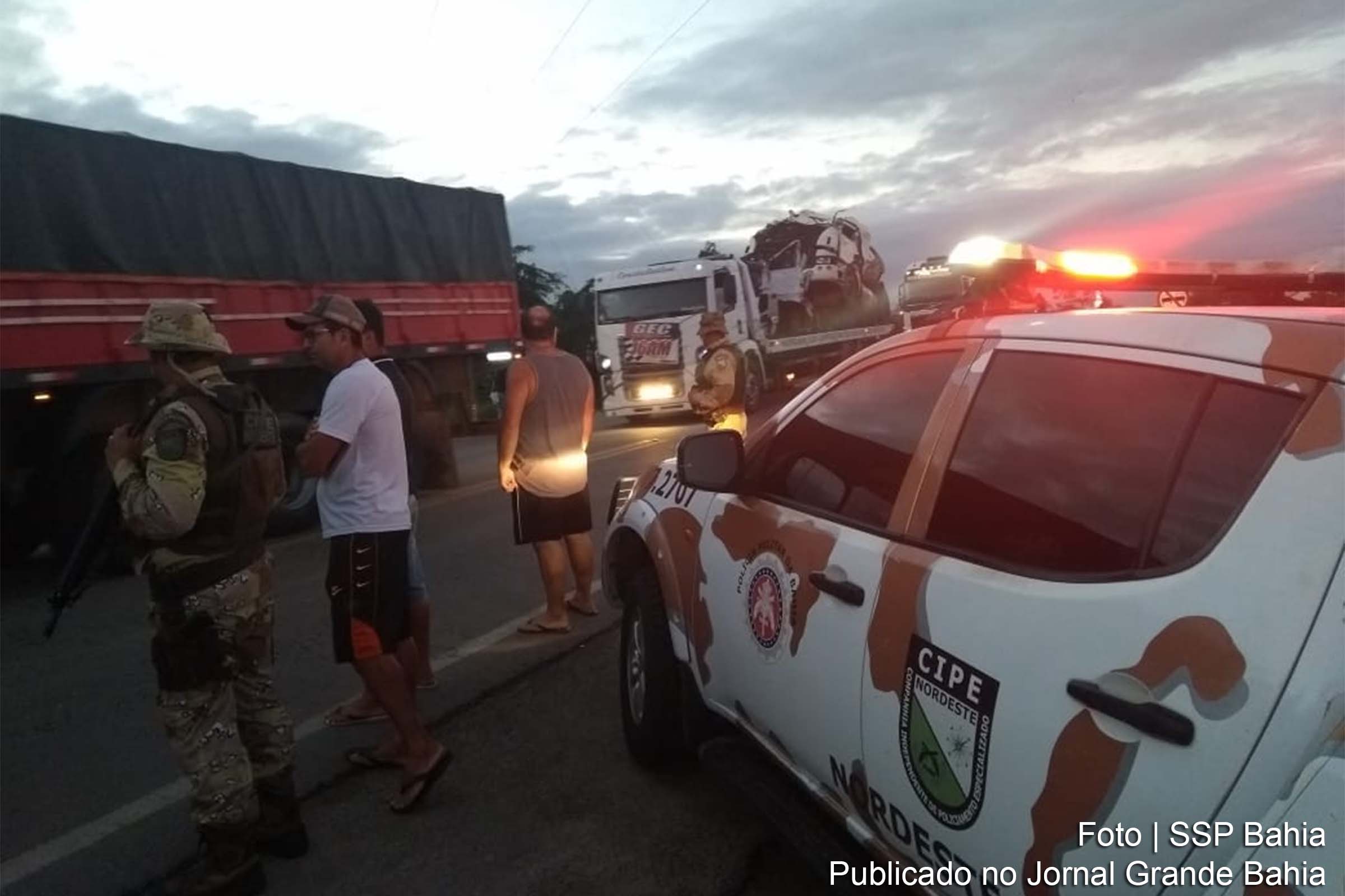 Trecho da BR-116 é liberado durante ação realizada pela SSP Bahia e Polícia Rodoviária Federal.