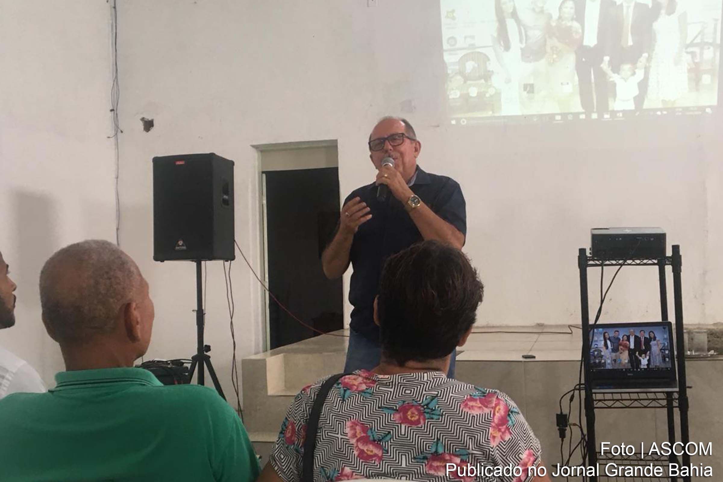 Deputado José de Arimateia apresenta e comenta a palavra do profeta Isaías, durante ‘Café da Manhã entre Irmãos’.