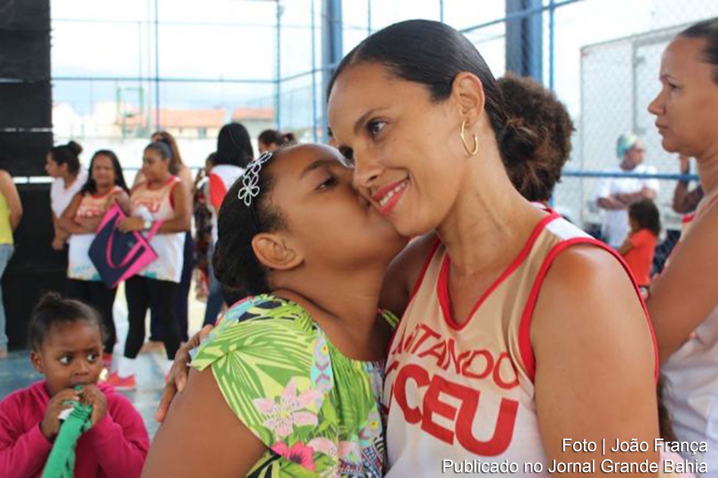 Suely Santiago e Jaqueline Lopes são alunas das aulas de ginástica e street dance na praça do CEU Jardim Acácia, em Feira de Santana.