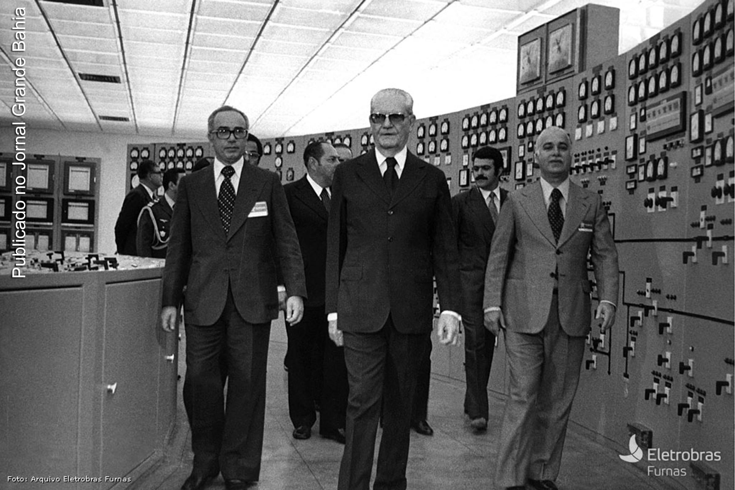 O Presidente da República, Ernesto Geisel, na inauguração da Usina de Marimbondo, ao lado do então Presidente da Eletrobras, Antônio Carlos Magalhães.