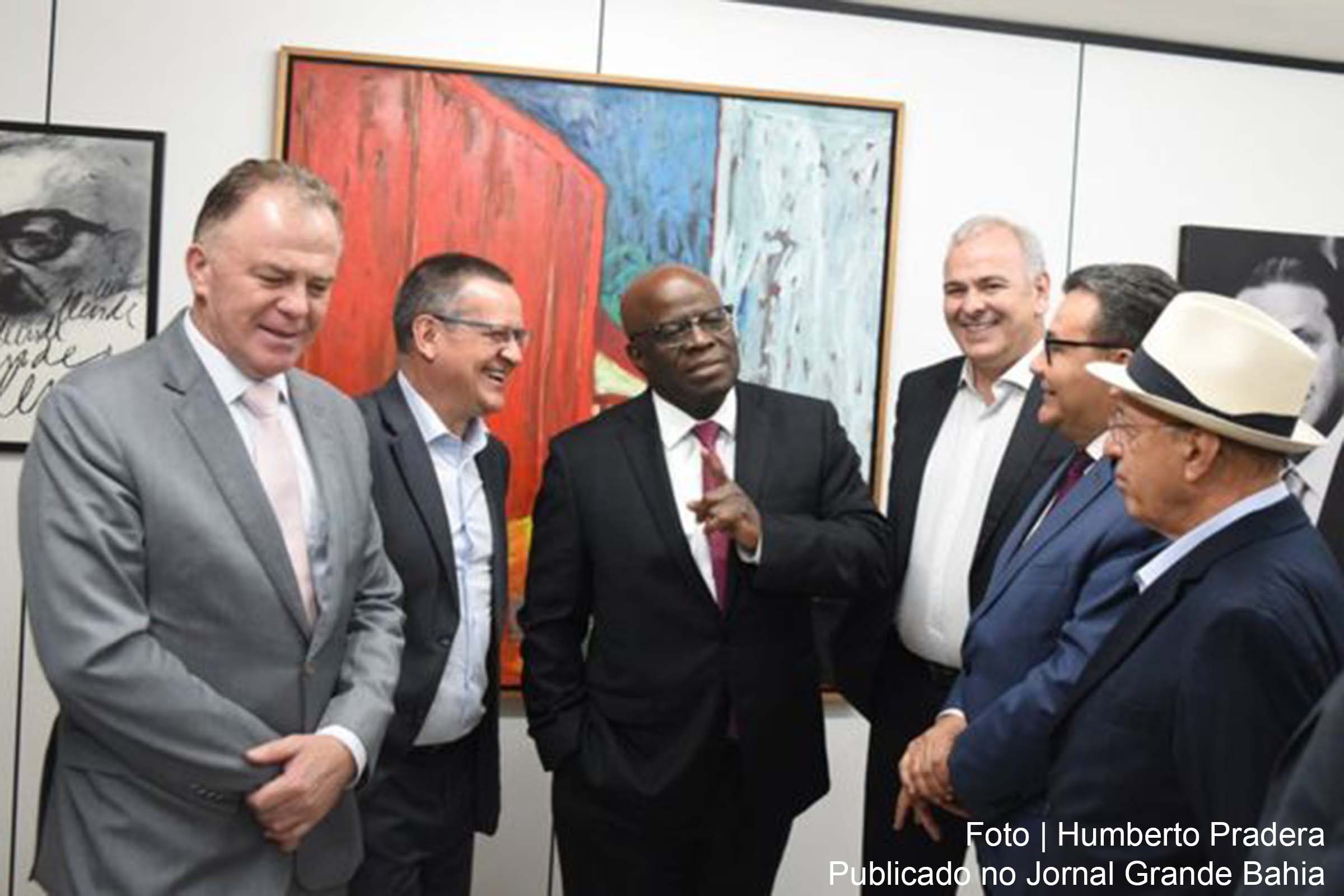 Ex-ministro Joaquim Barbosa tem participado de encontros com membros do PSB para discutir candidatura.