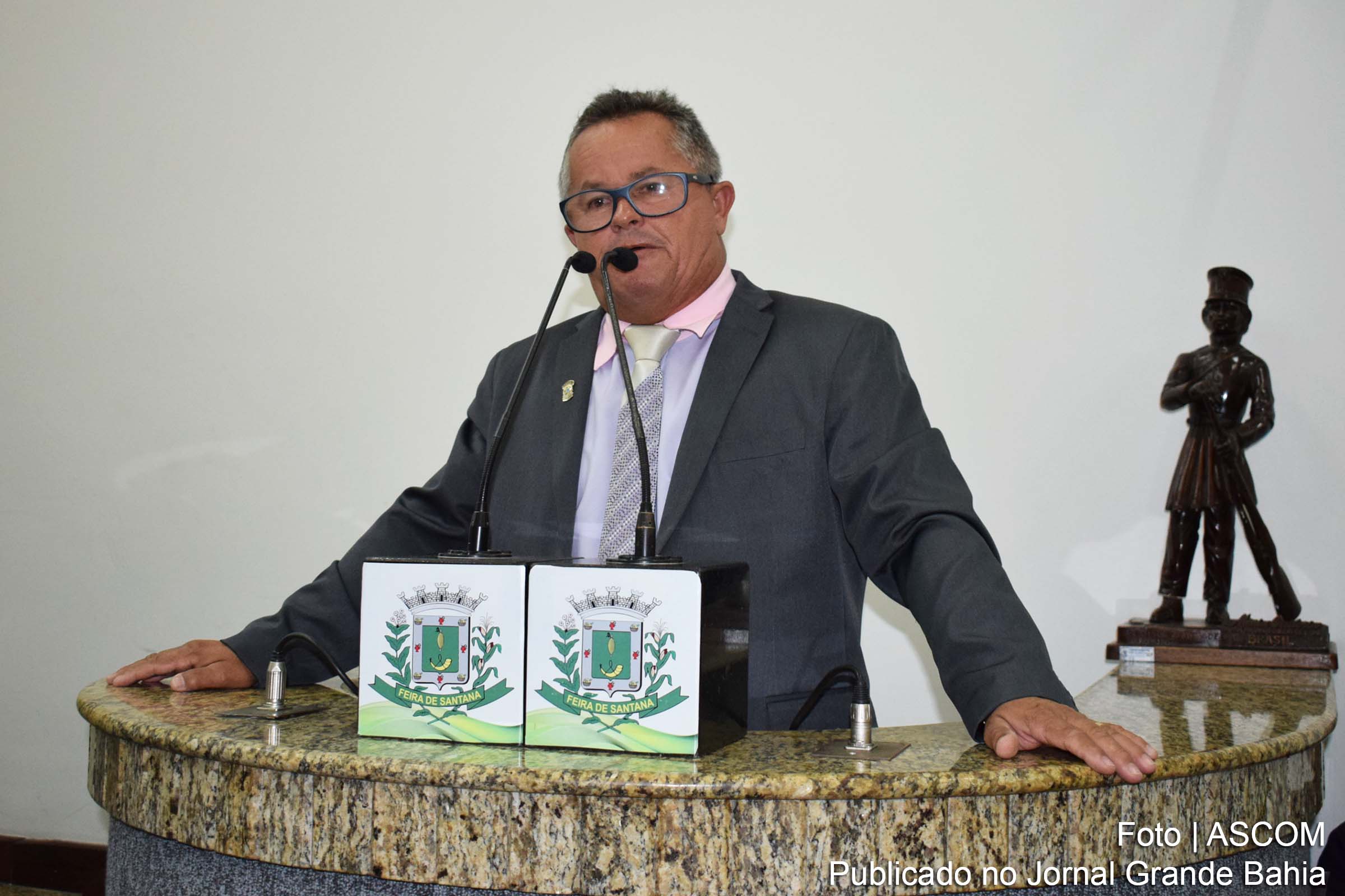 José Menezes (Zé Filé): quero saber que são essas cooperativas, quantos cooperados existem, quanto cada um ganha e os nomes dos donos.