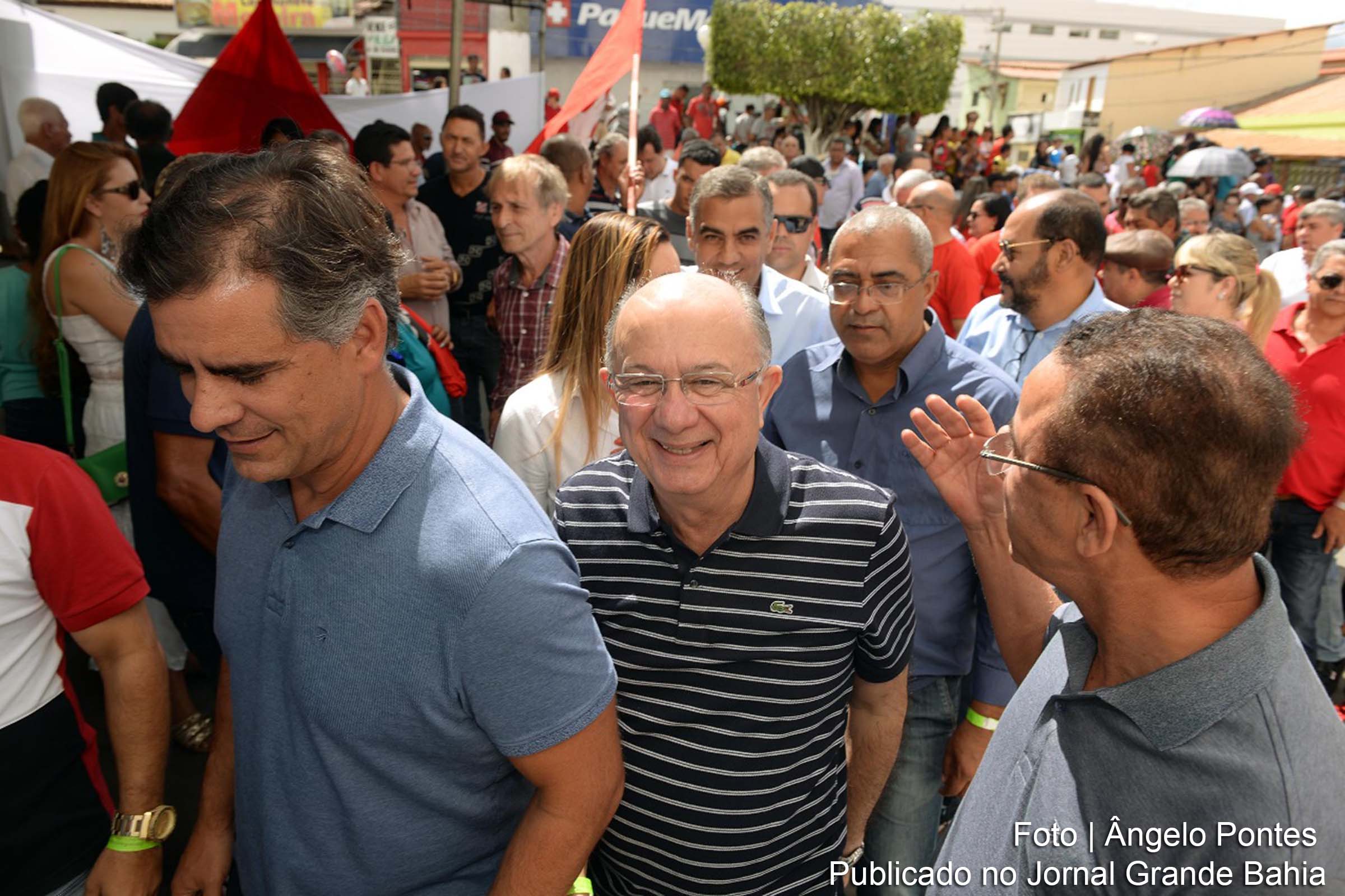 Pré-candidato à governador José Ronaldo participou da Festa do Divino, em Poções.