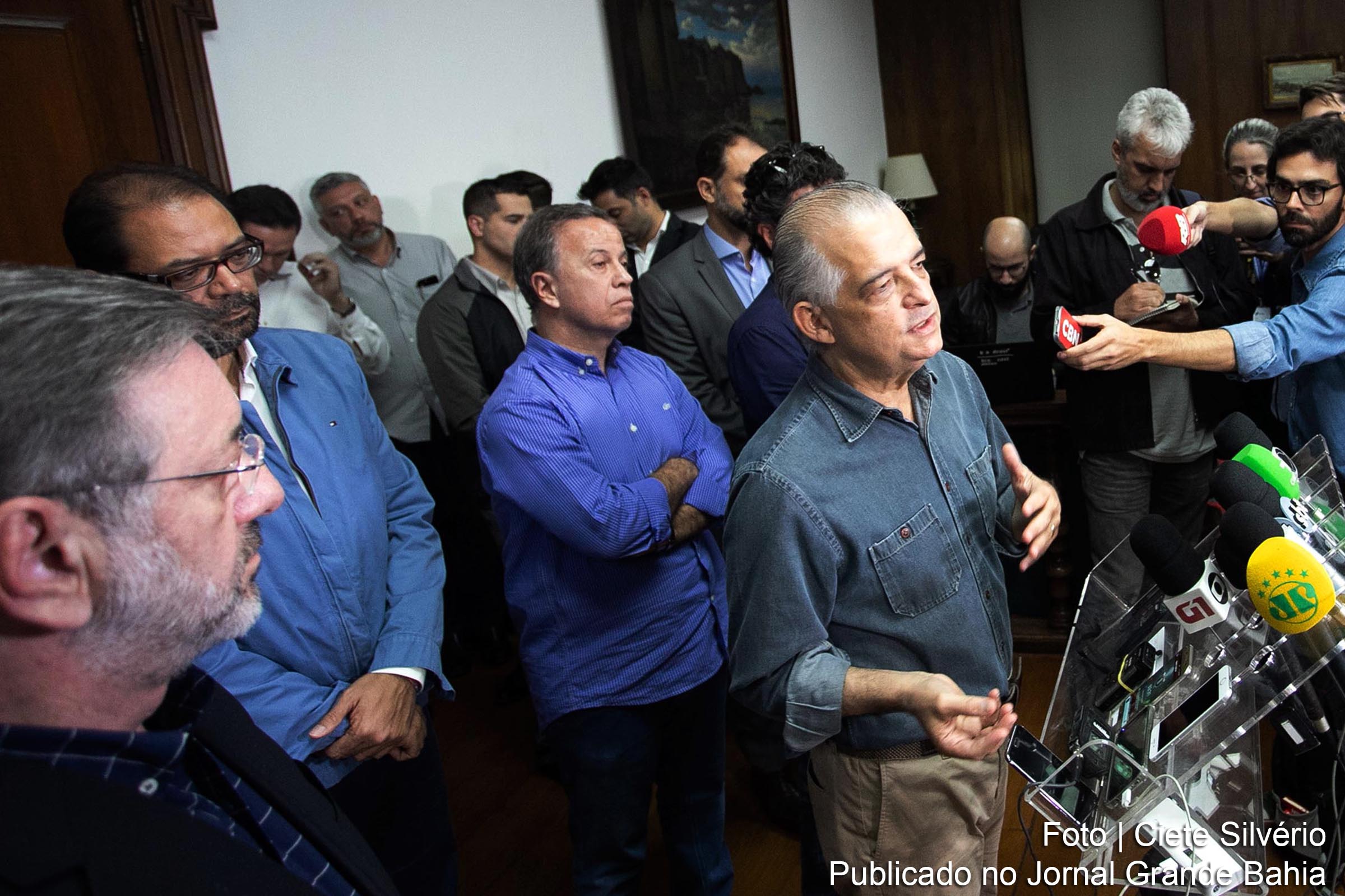 Governo Temer baixa diesel na bomba, mas não por 60 dias; proposta não foi aceita pelos caminhoneiros; impasse persiste