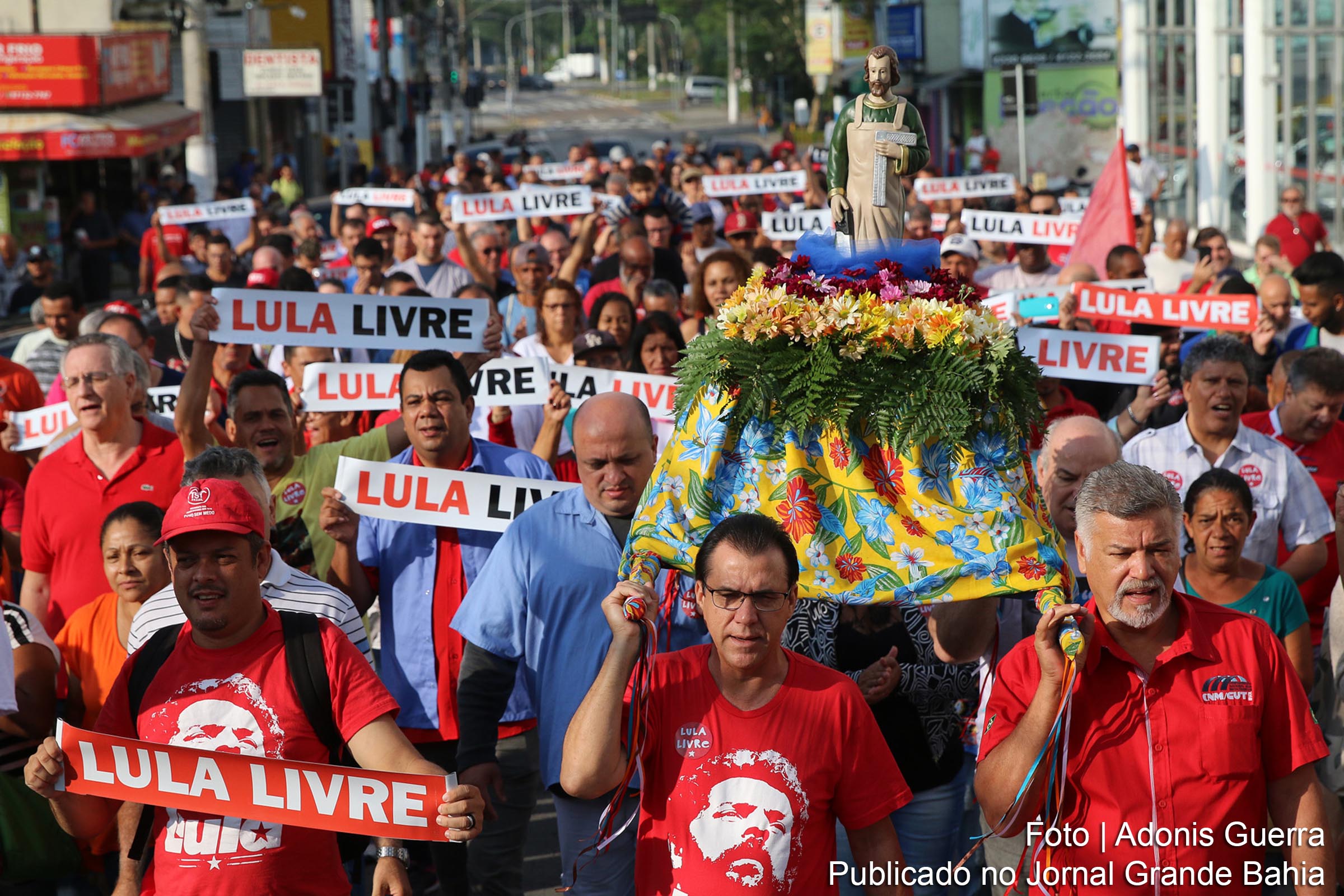 Metalúrgicos do ABC participam de ato unificado do 1° de Maio, pela liberdade de Lula e em defesa da democracia, em São Bernardo, São Paulo.