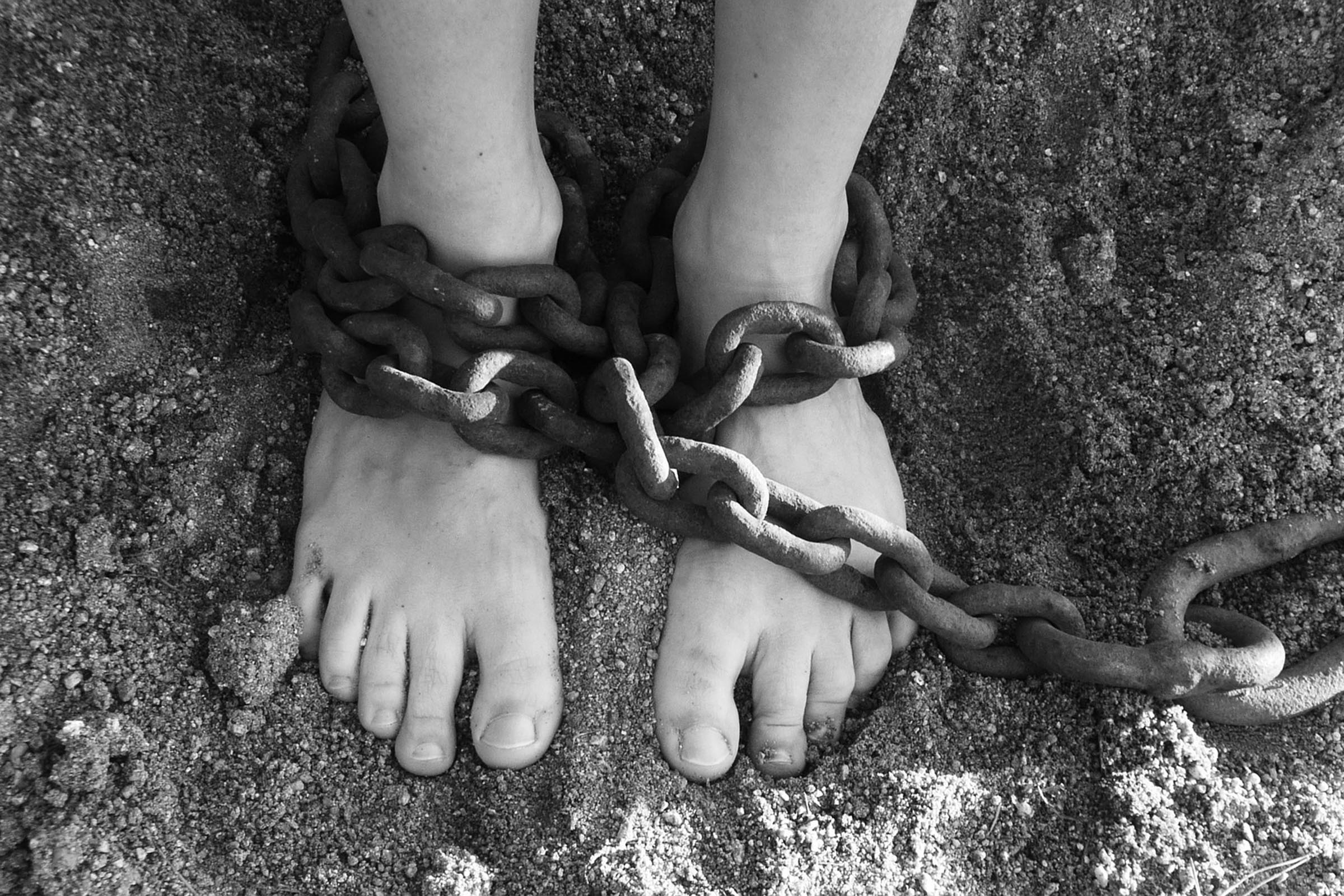 De acordo com estatísticas recentes, atualmente existem mais de 40 milhões de pessoas, homens, mas principalmente mulheres e crianças, em situação de escravidão ao redor do mundo.