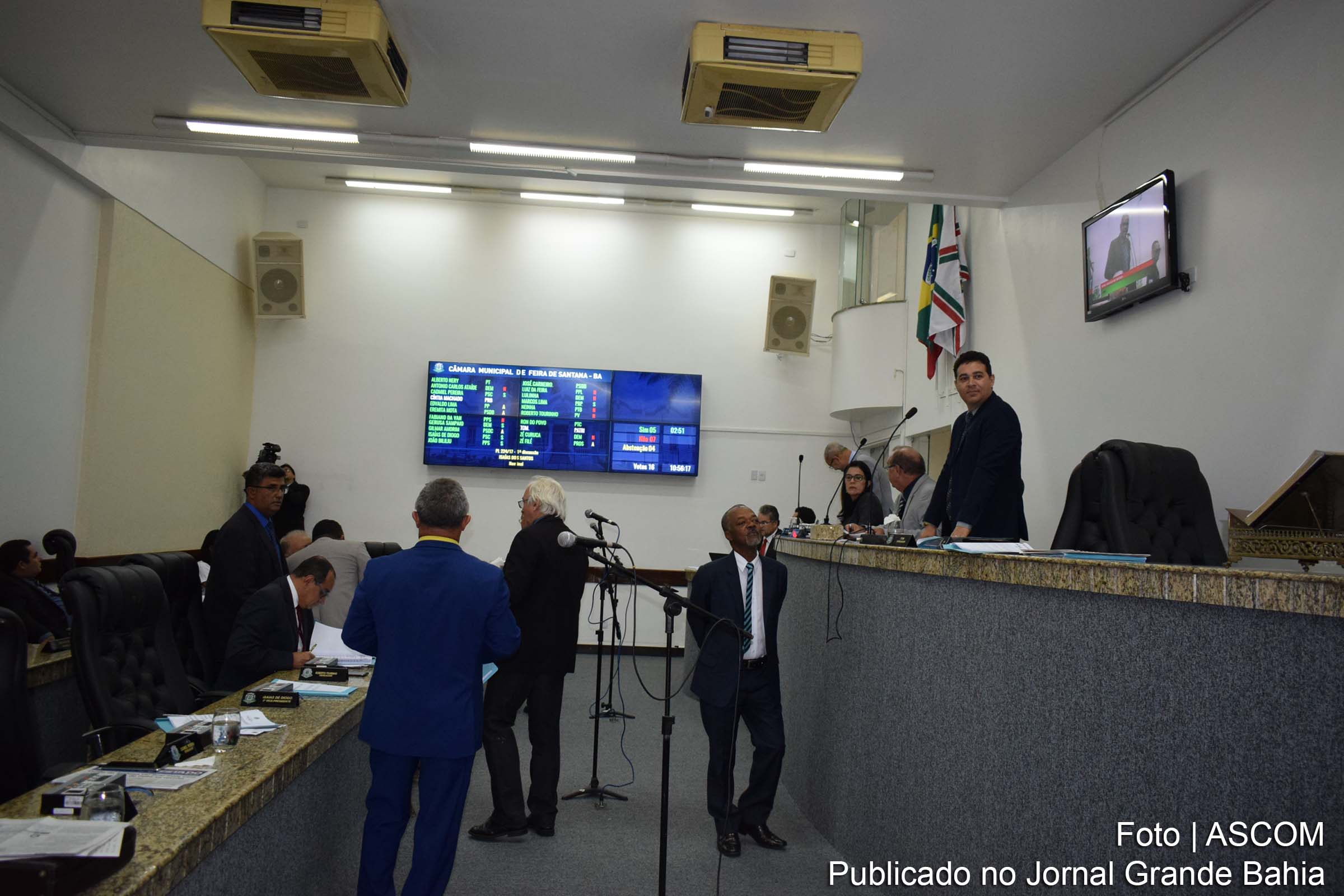 Câmara Municipal de Feira de Santana aprova reajuste salarial de servidores públicos e PL que reconhece a Associação Desportiva Comunitária Campo Limpo como utilidade pública.